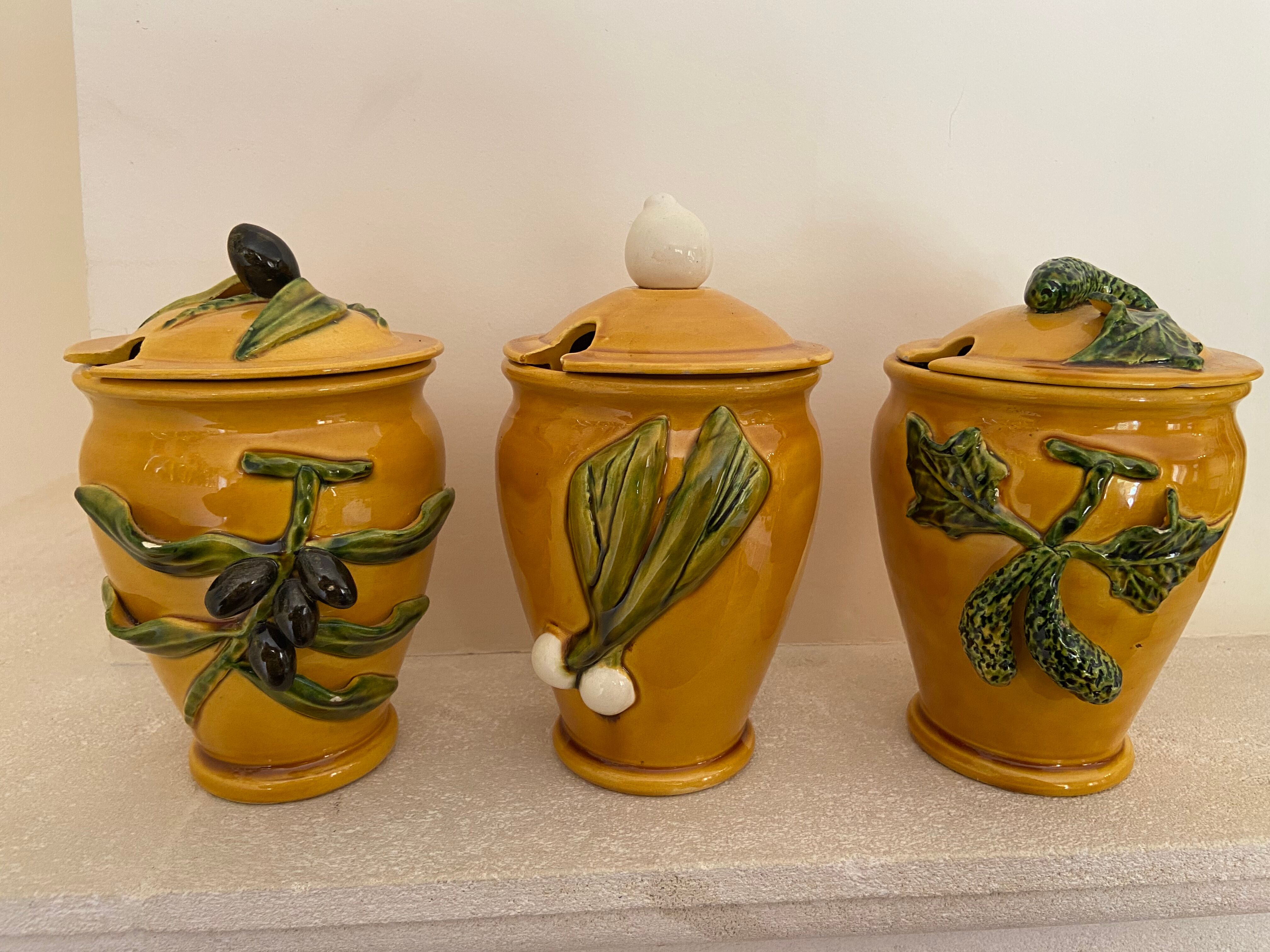 3 vintage kitchen pots