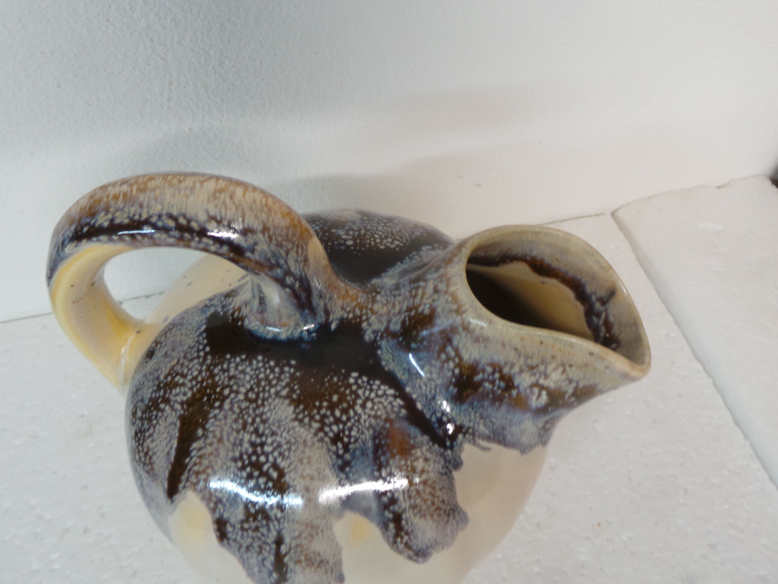 Blue brown brown varnished pitcher