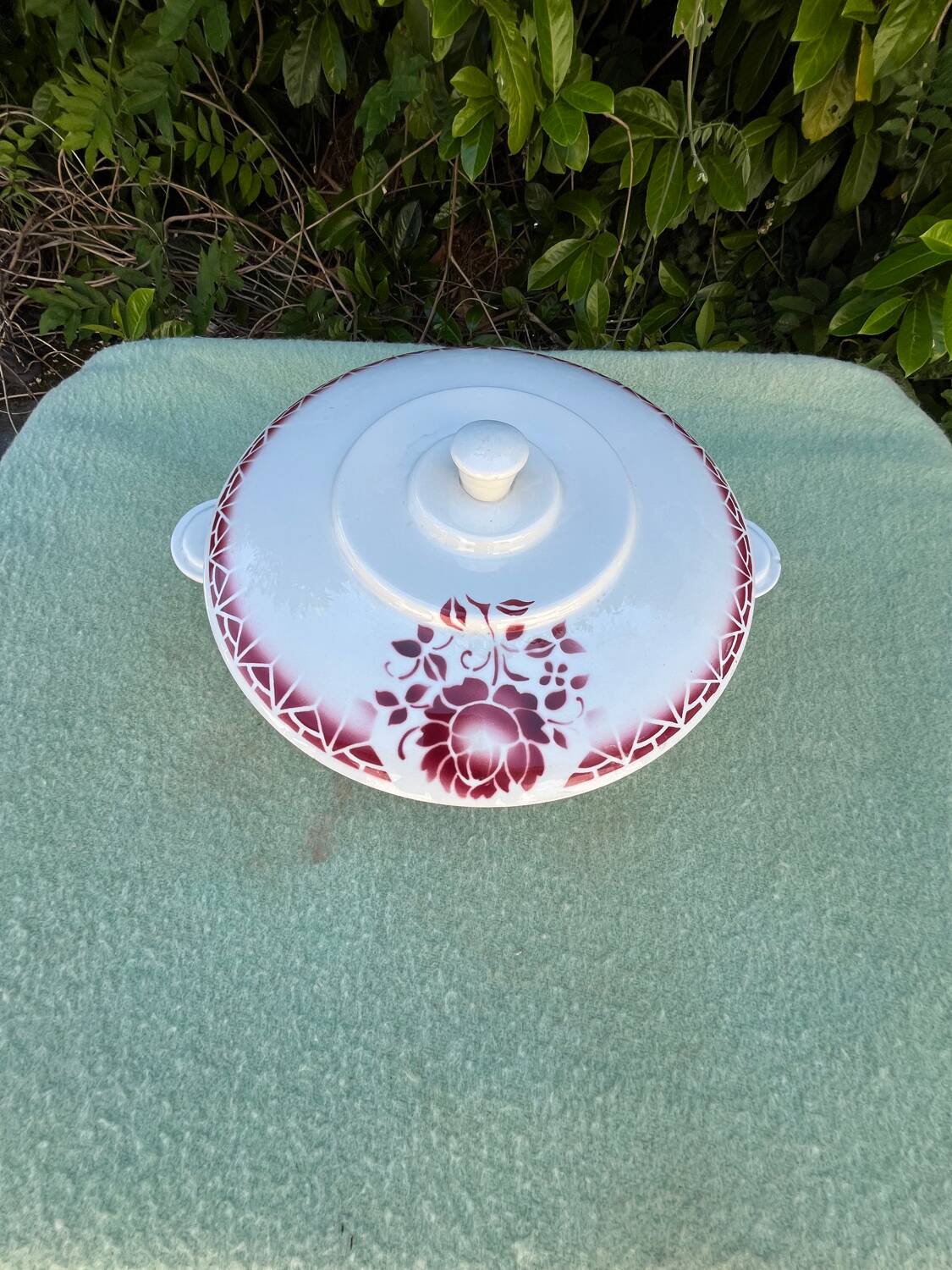 Soup tureen