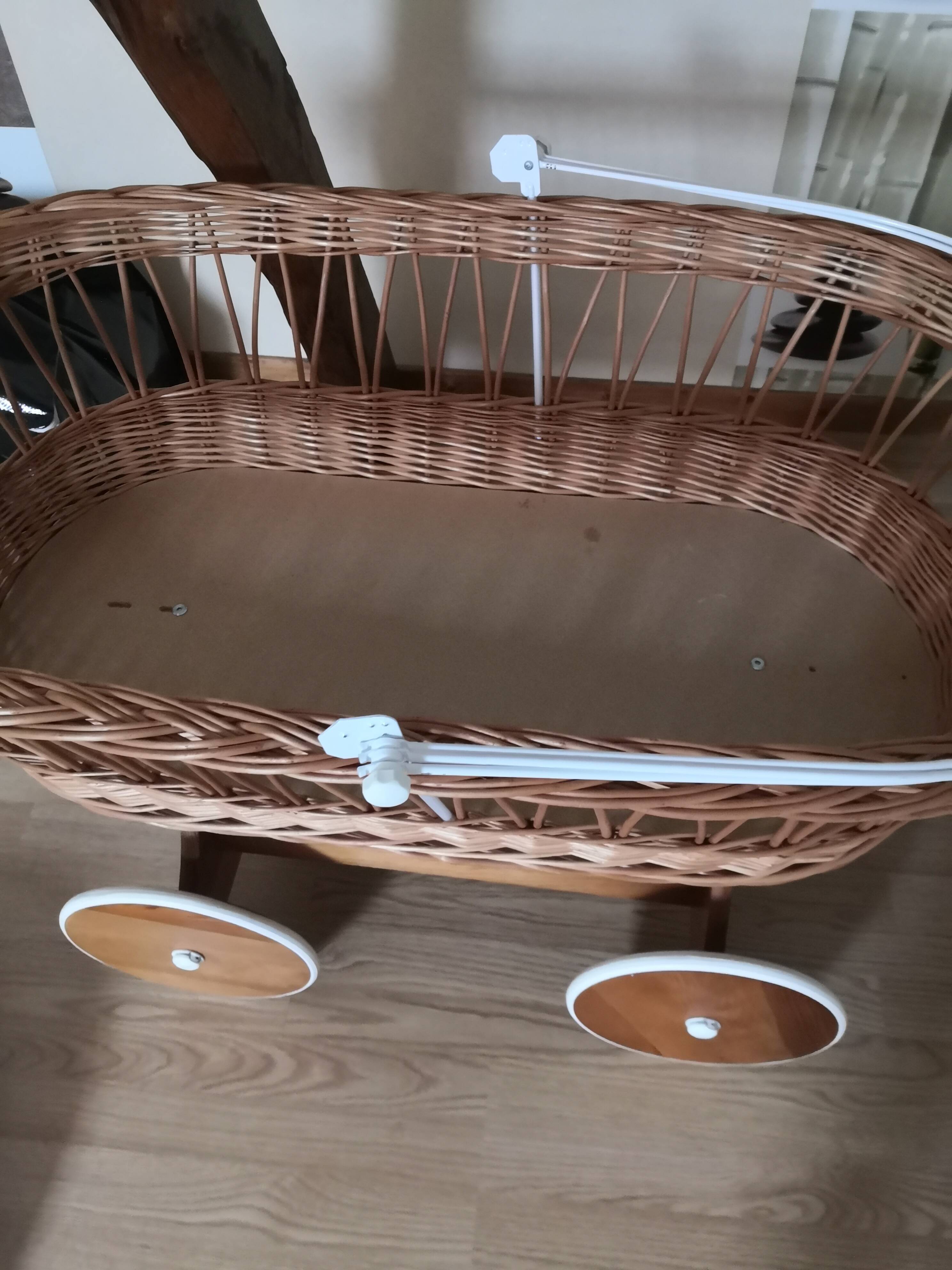 Wicker cradle