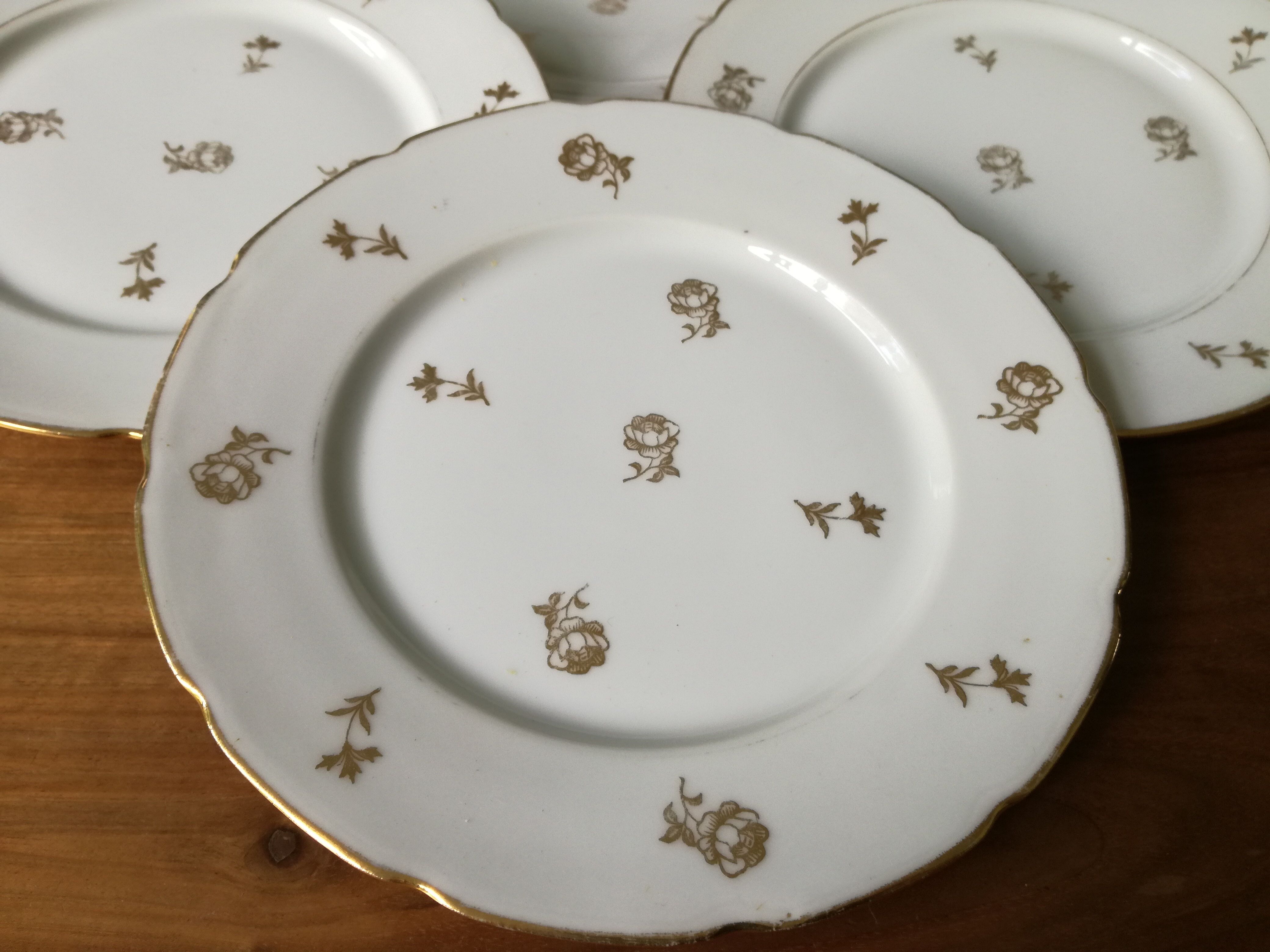 12 dessert plates in Limoges porcelain
