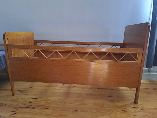 Lit bébé bois massif et rotin années 1960