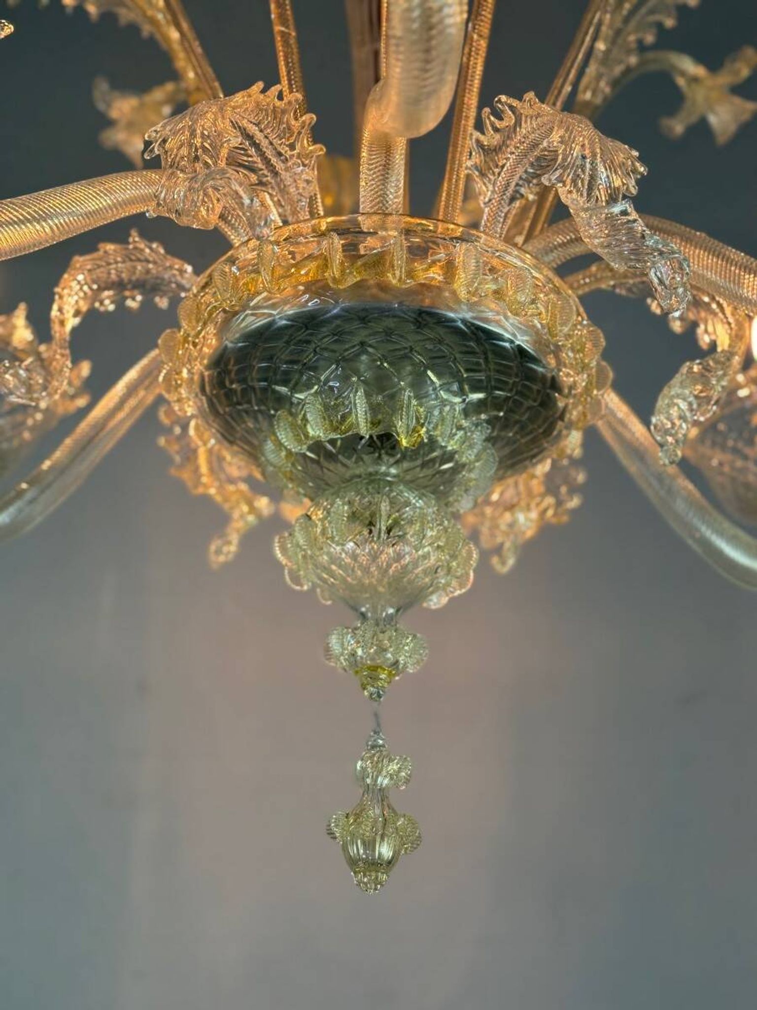 Venetian chandelier in gilded Murano glass, 6 light arms circa 1940