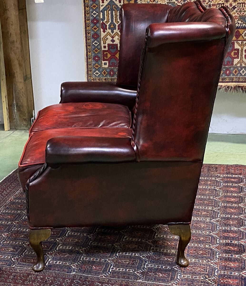 Chesterfield 2-seater leather-eared sofa from the 80s