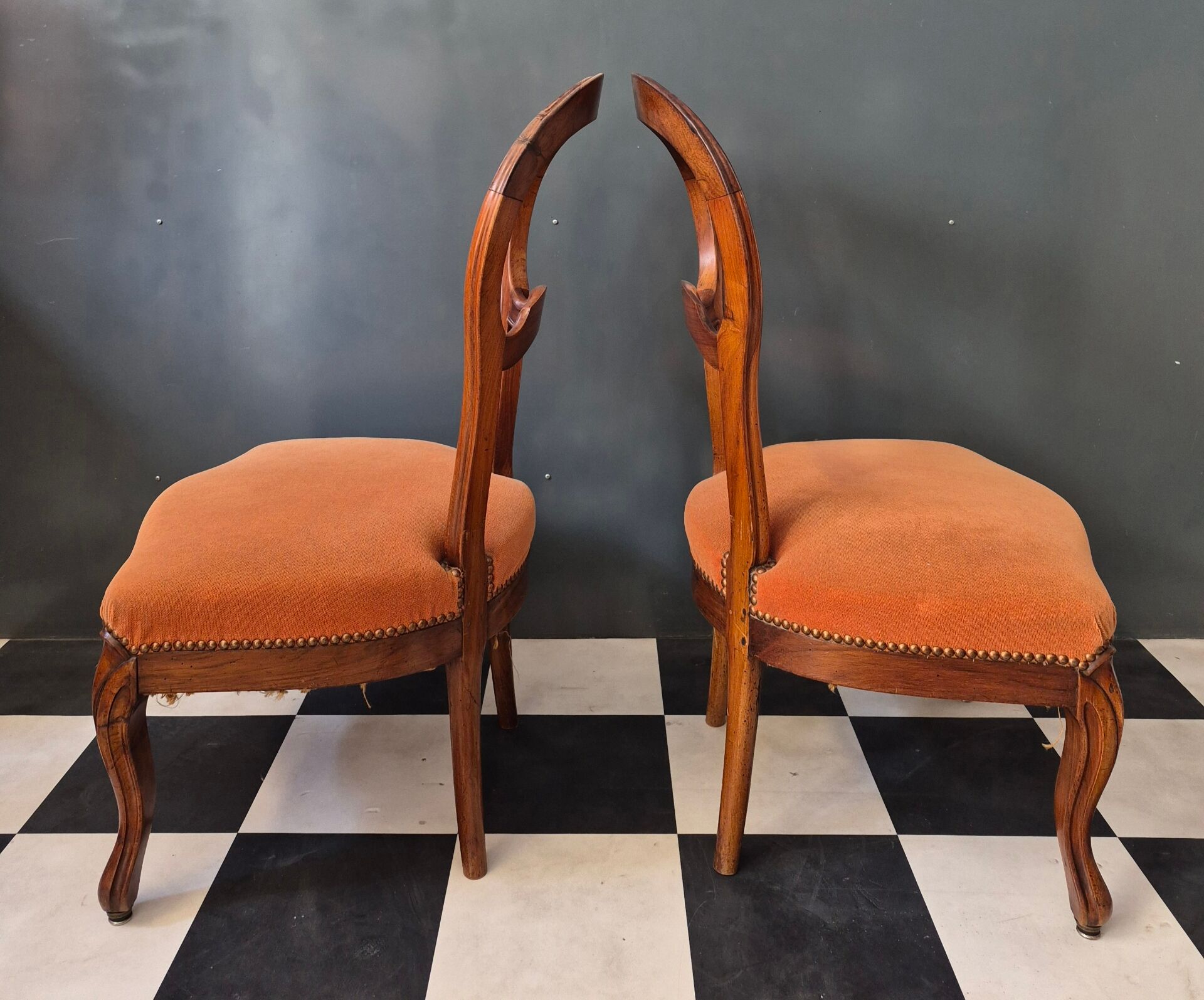 Paire de chaises basses chauffeuses style Louis Philippe