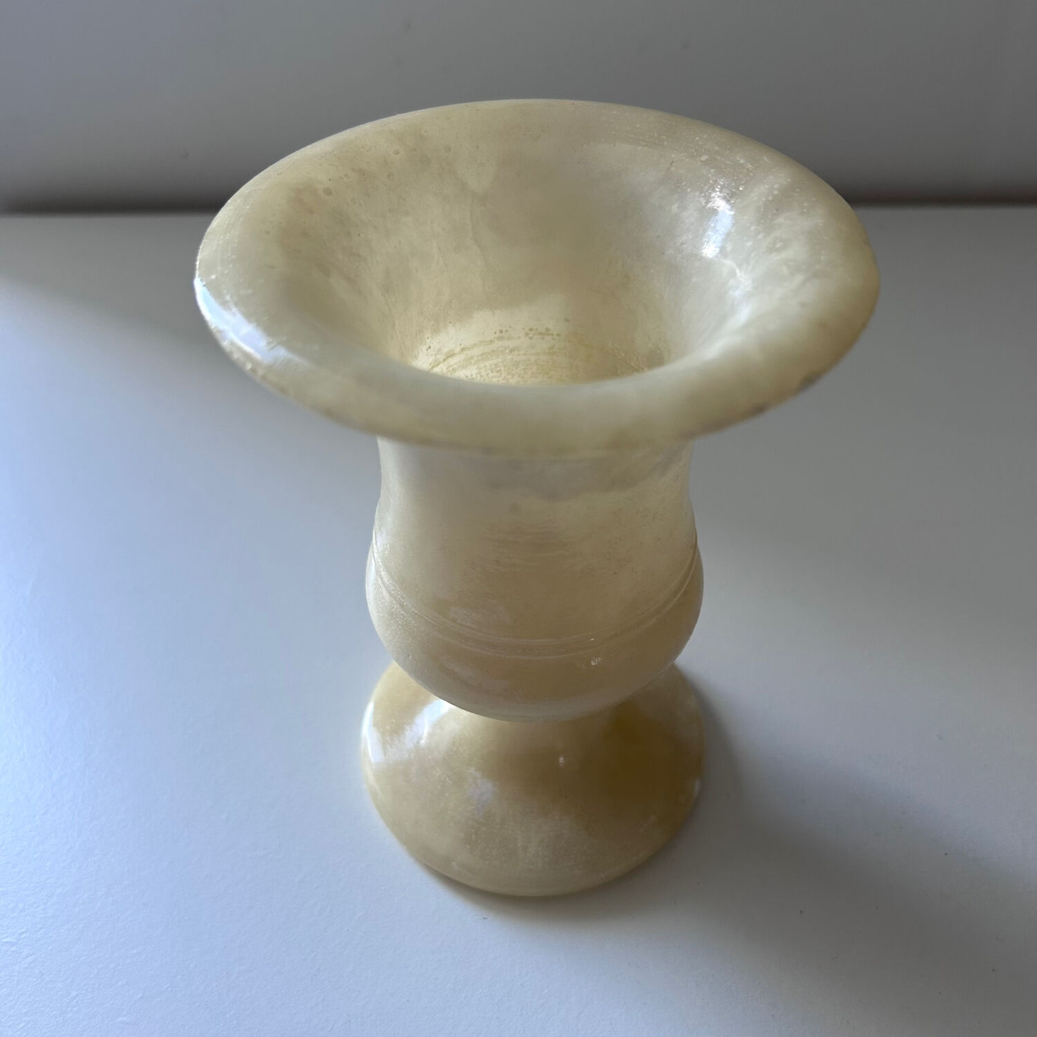 Small Médicis vase in alabaster