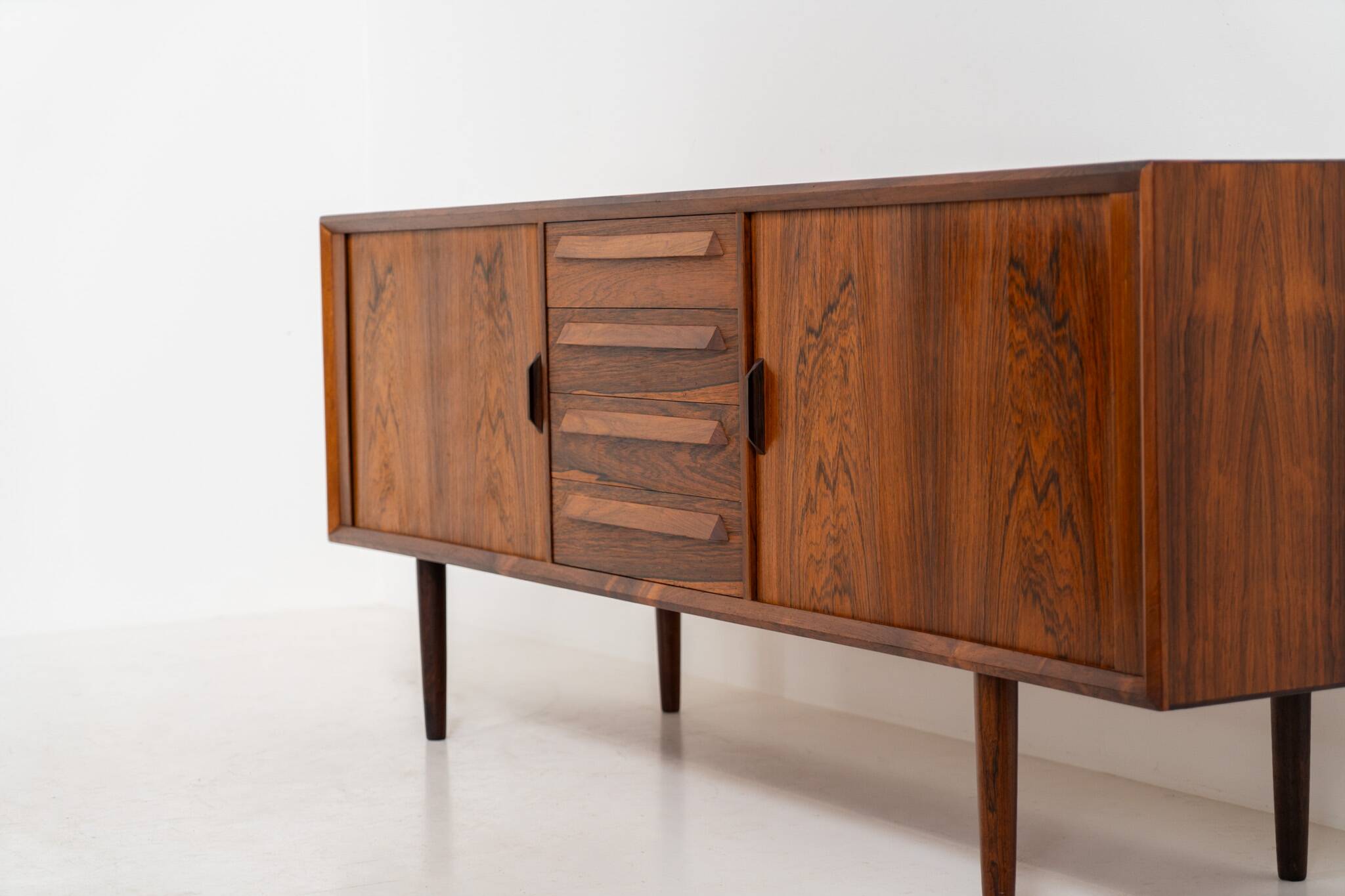 Rare sideboard in rosewood by Svend Aage Larsen for Faarup