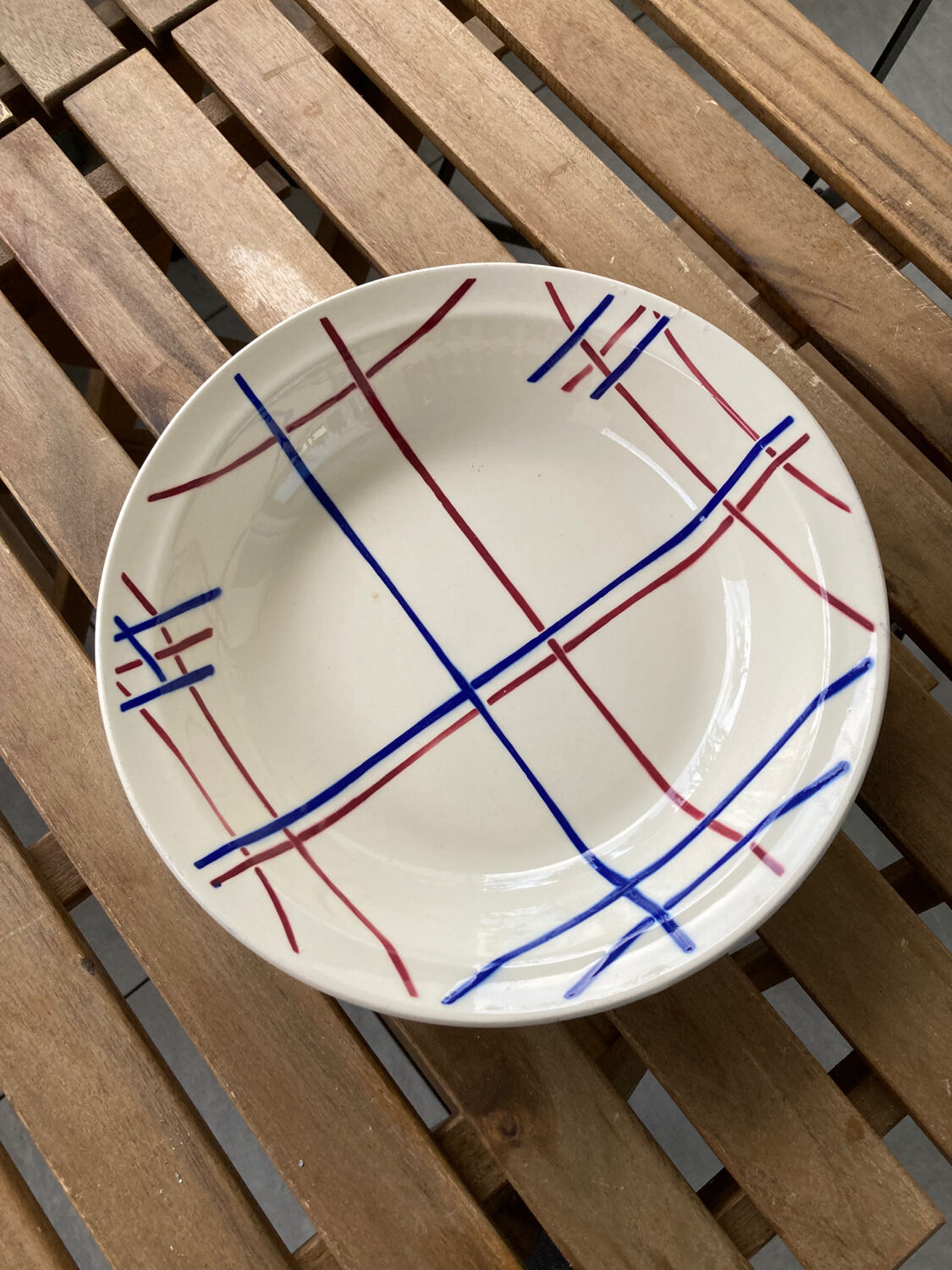 Antique Badonvillier round dish, red and blue intersecting lines