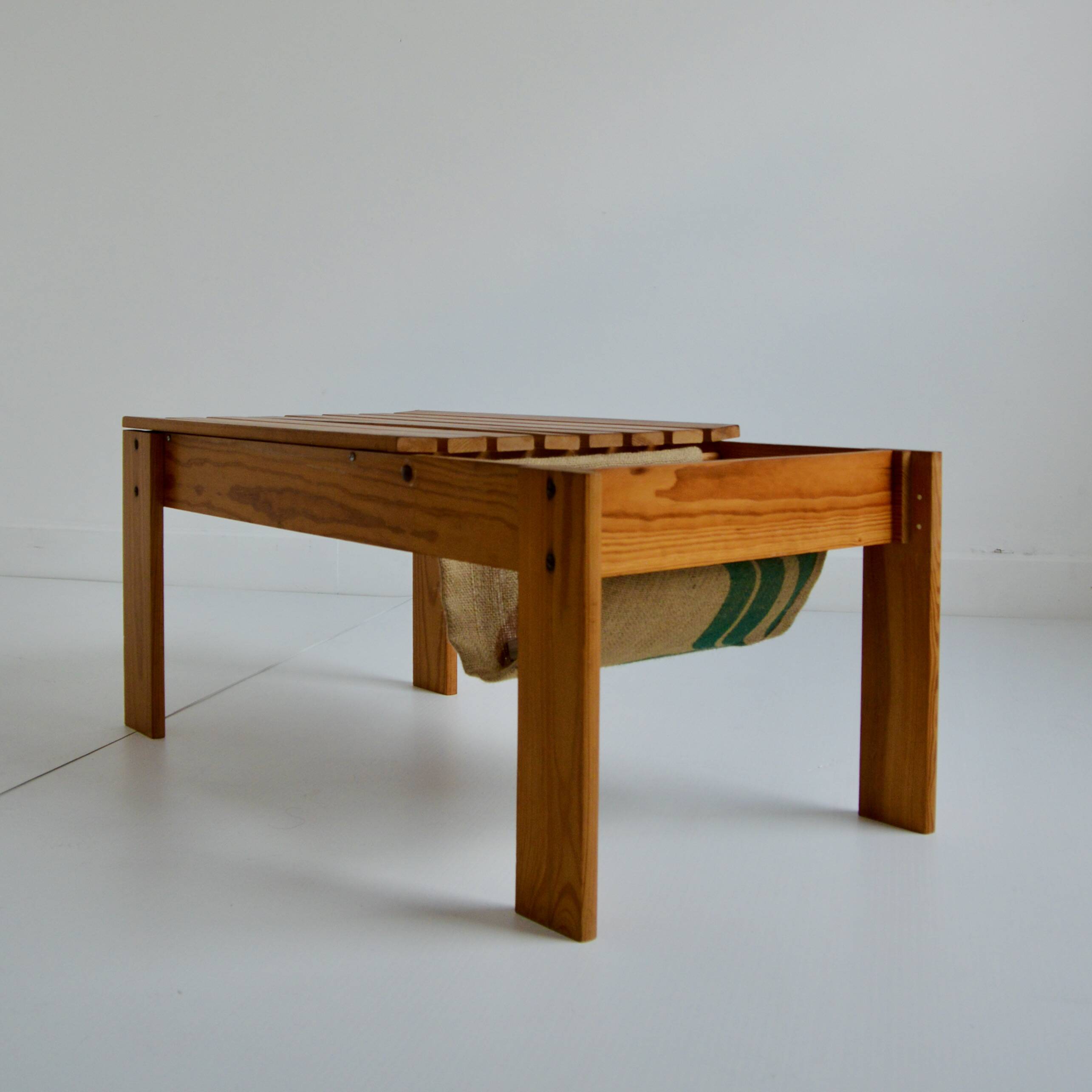 Vintage Brutalist coffee table/newspaper rack, 1960s/1970s