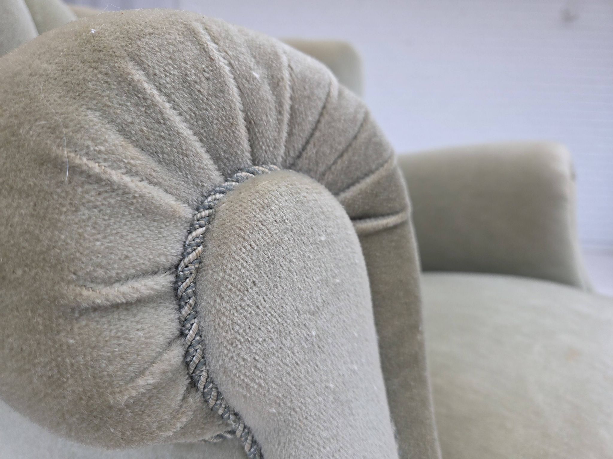 Fauteuil relax danois des années 1970, velours d'ameublement vert clair