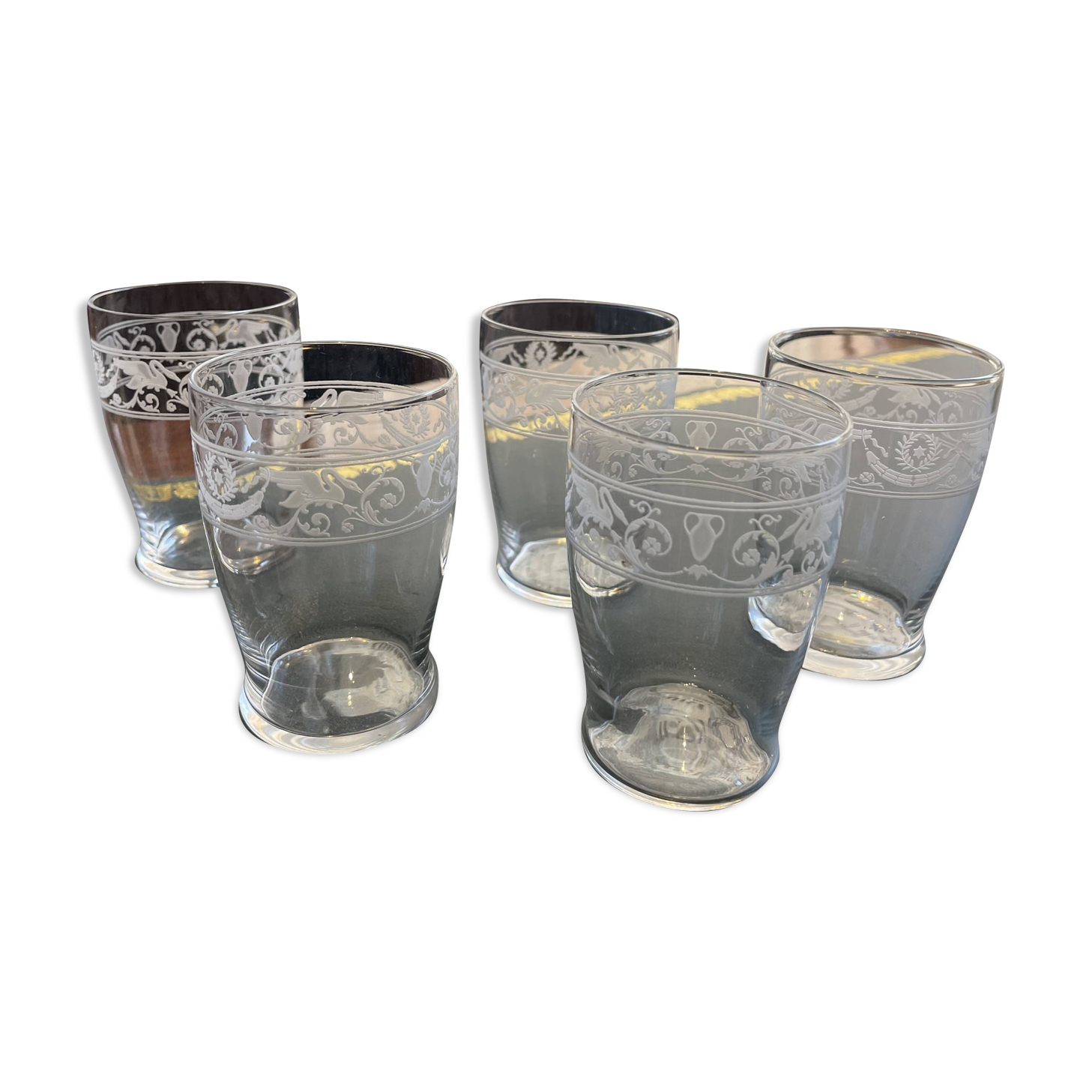 Suite de 5 gobelets en cristal de baccarat modele au cygne