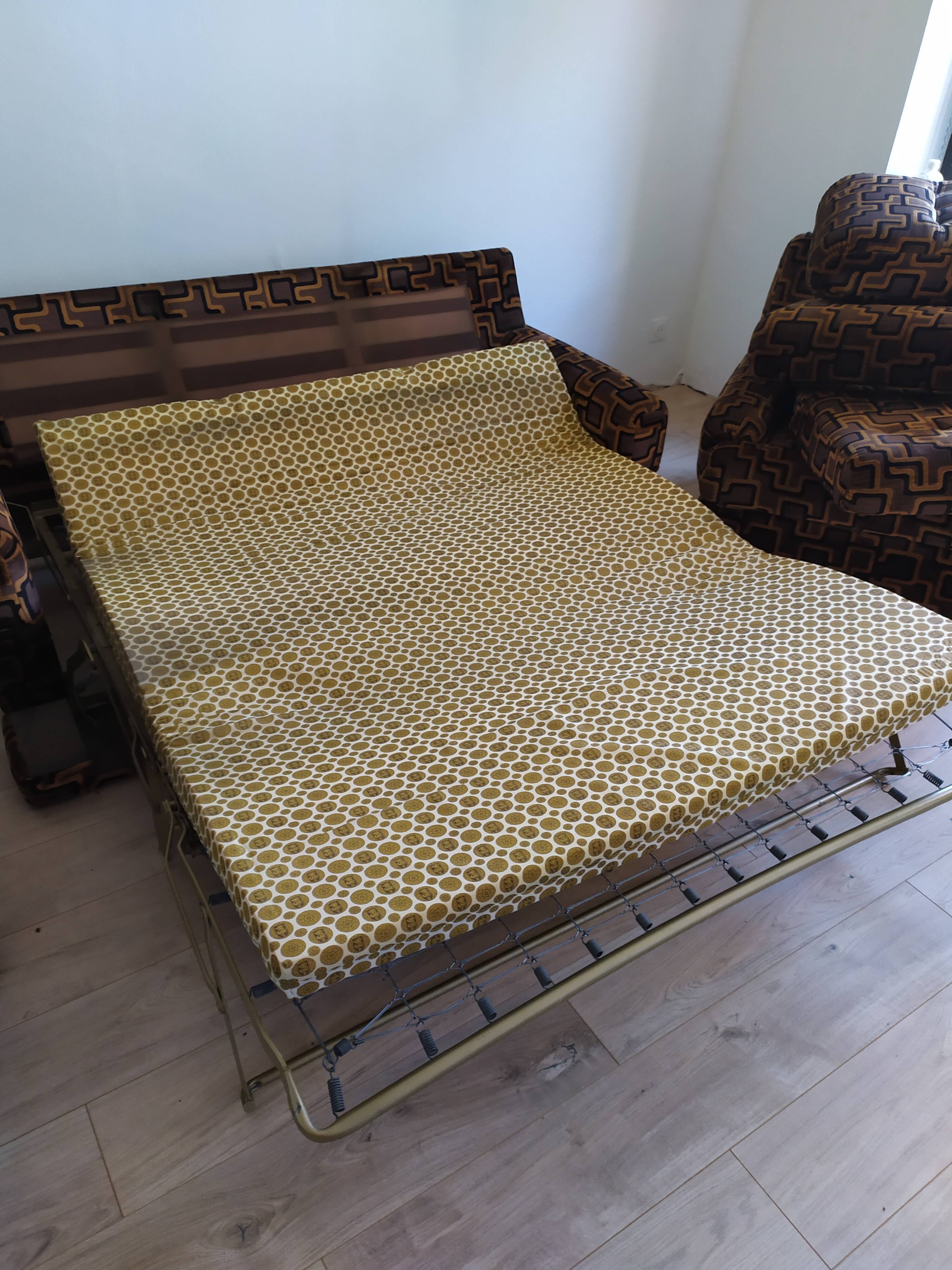 Set vintage sofa bed and 2 armchairs