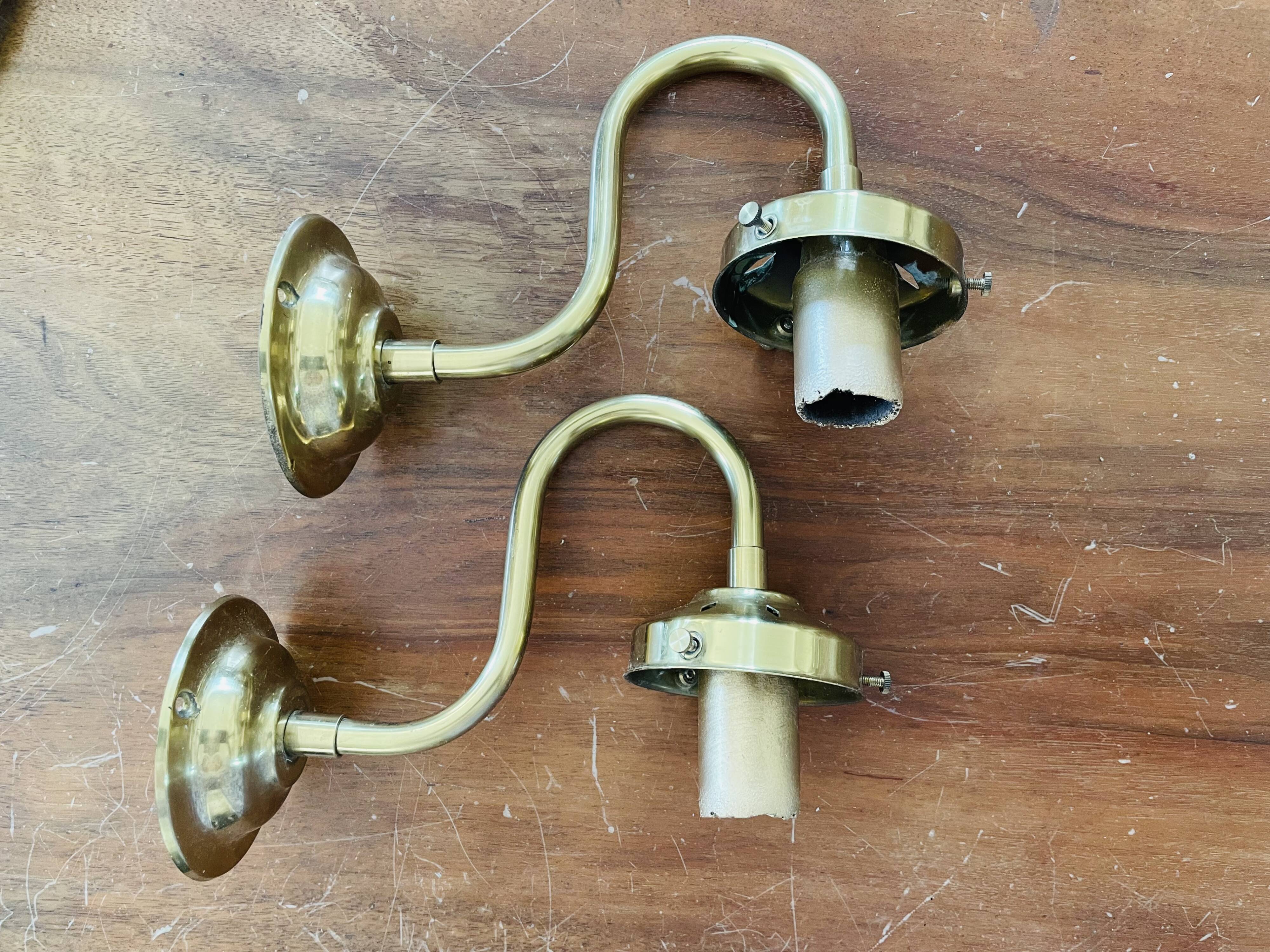 Vintage brass gooseneck wall lamp