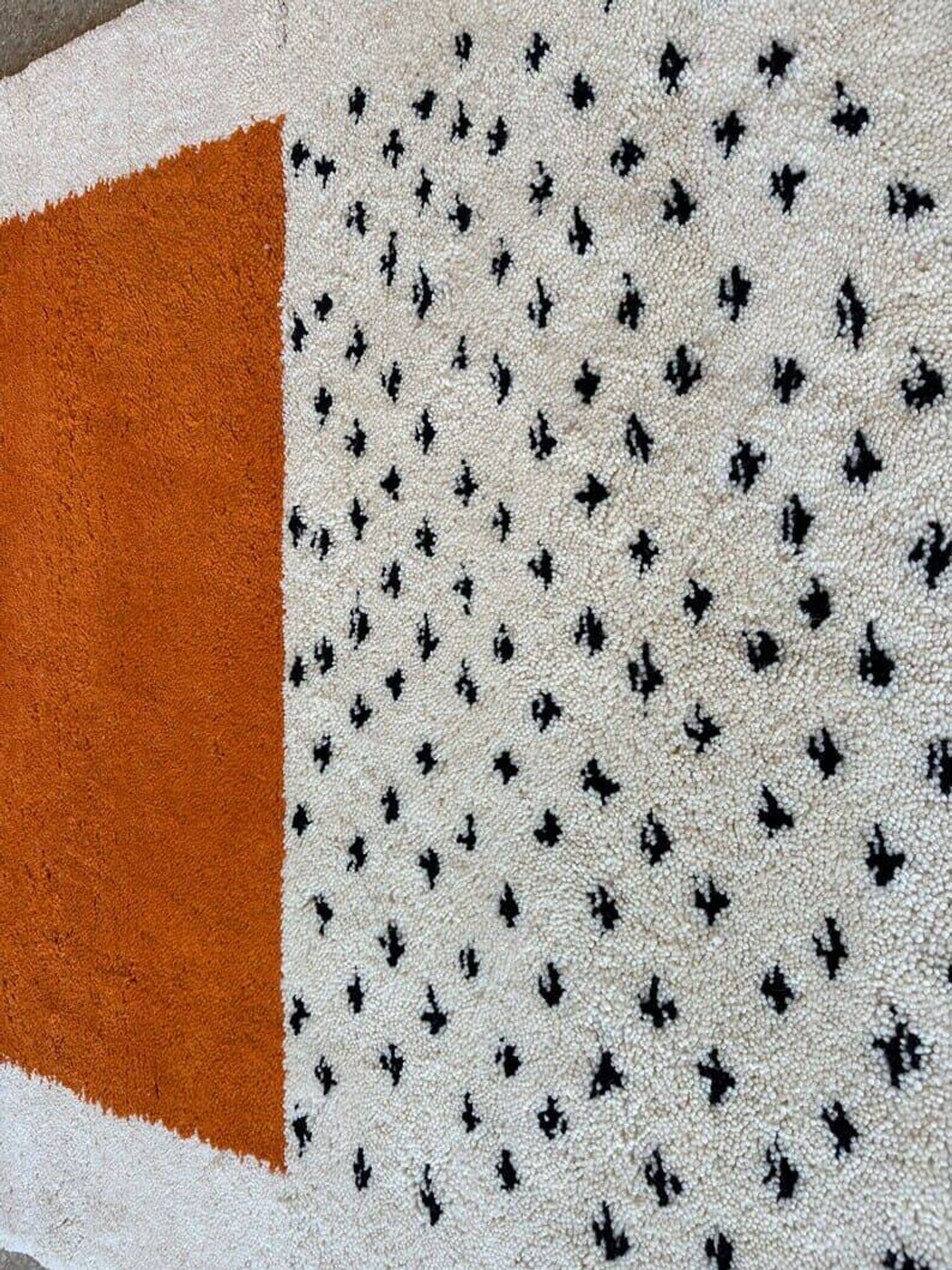 Handmade pure wool rug, size 150 x 250 cm.