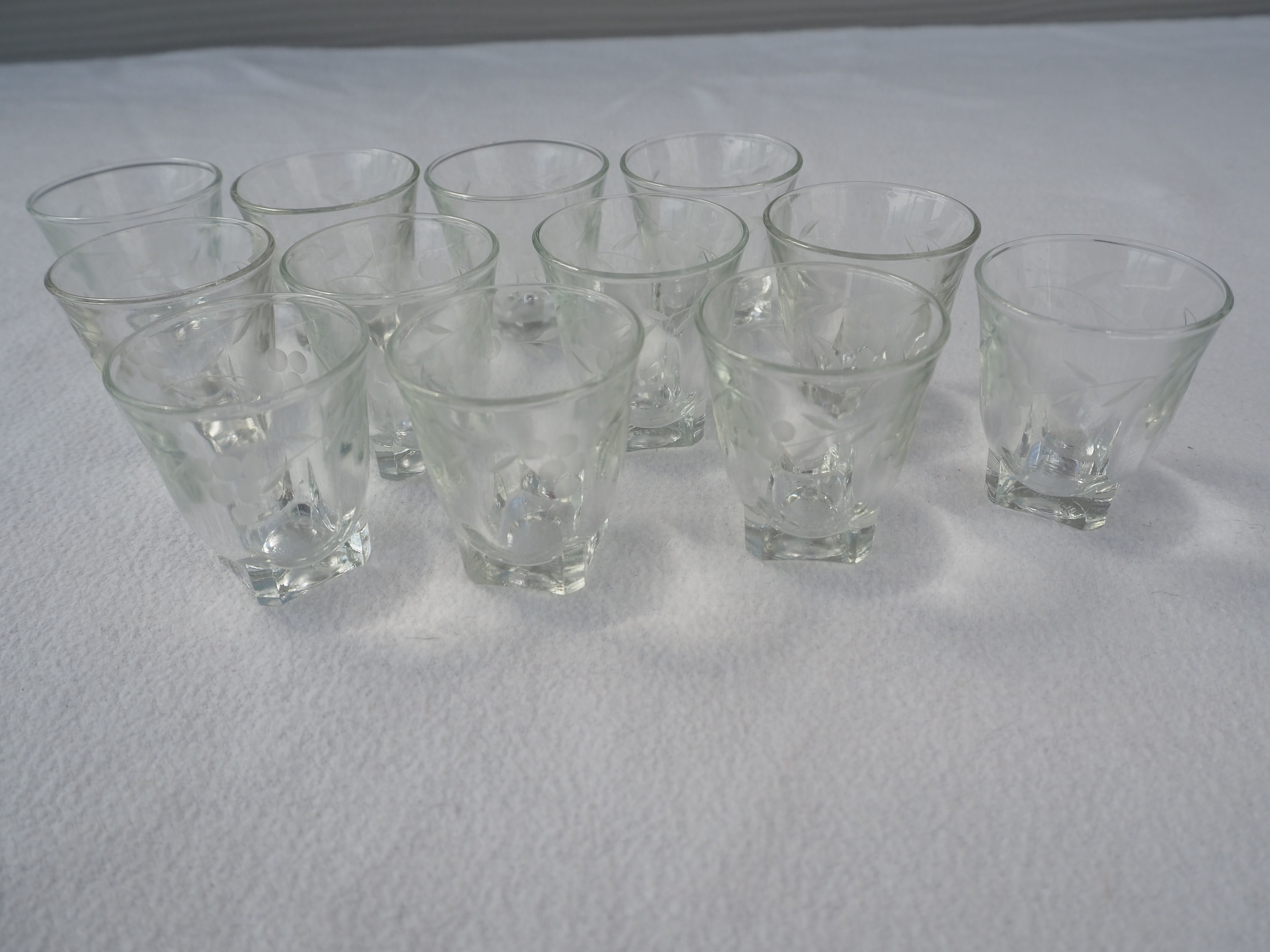 12 engraved liqueur glasses – from the 1960s-1970s