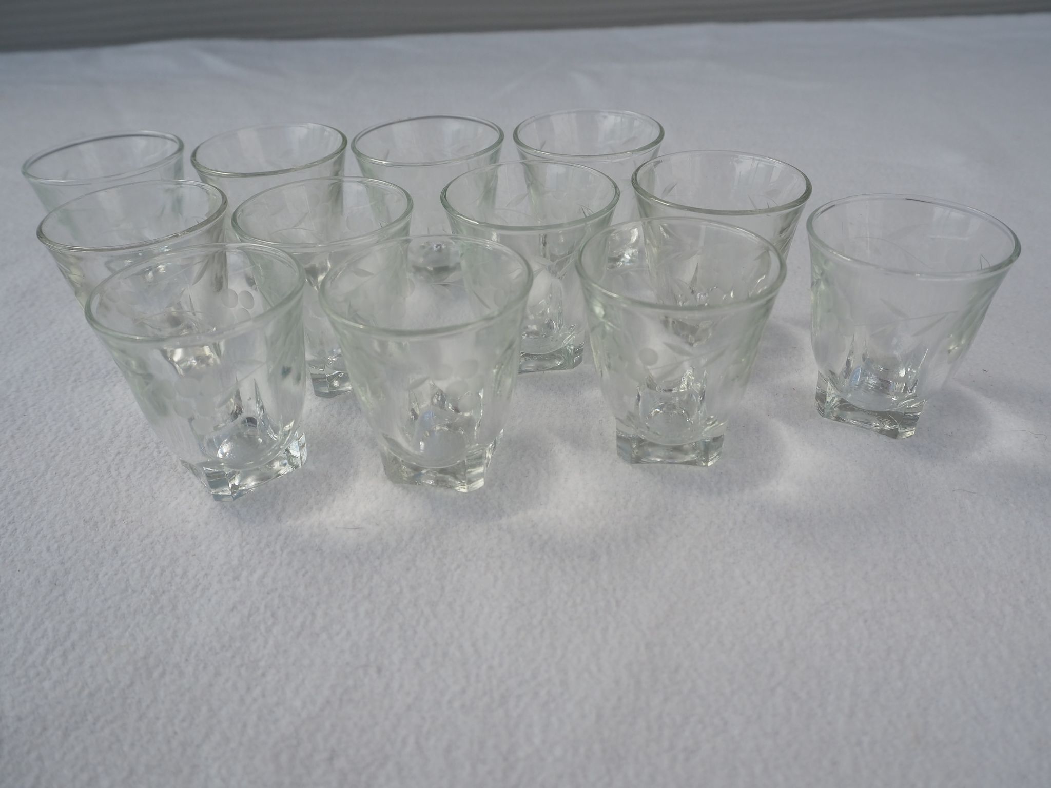 12 engraved liqueur glasses – from the 1960s-1970s