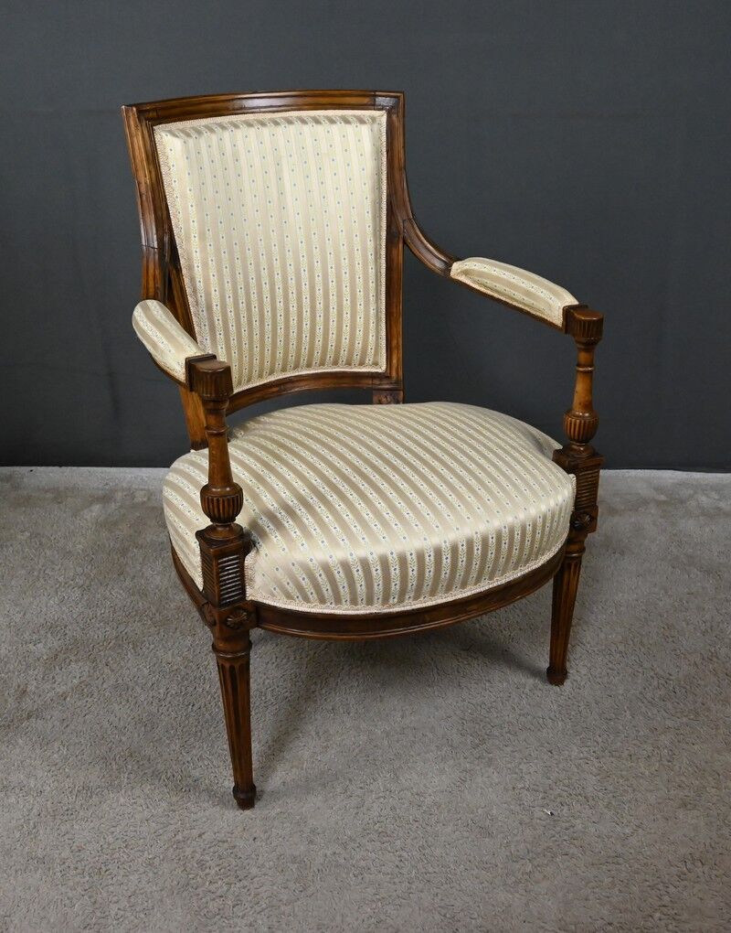 Cabriolet armchair in beech, Louis XVI period – 2nd half of the 18th century