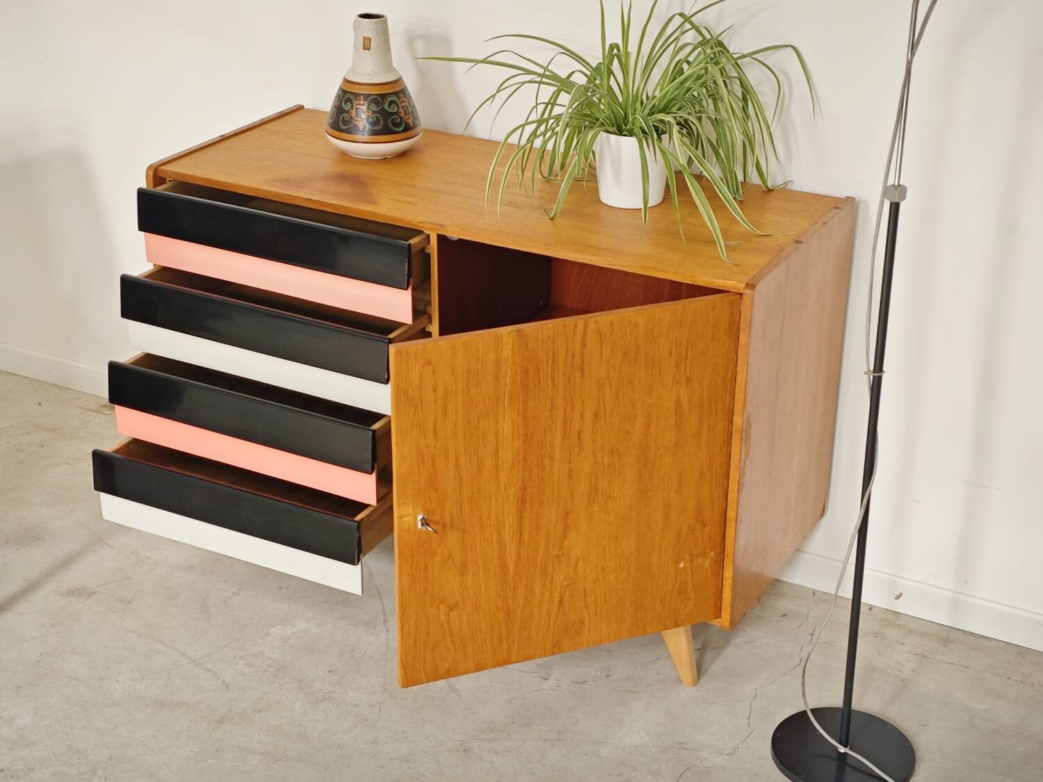 U 458 pink and grey sideboard by Jiri Jiroutek for Interier Praha 1960