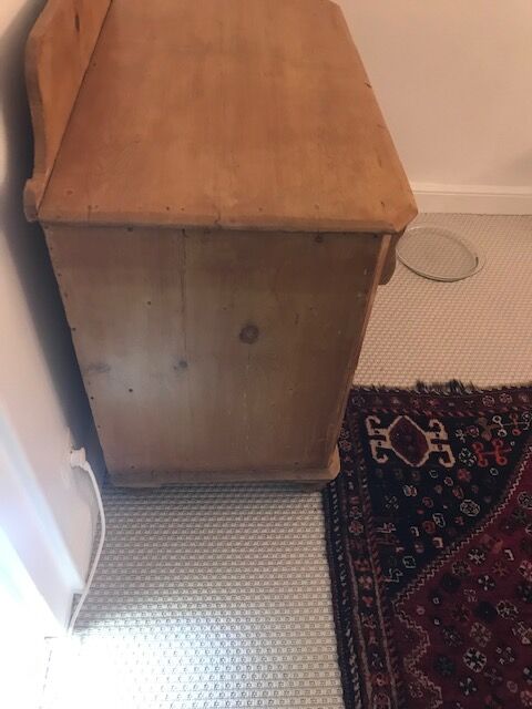 English chest of drawers in pitchpin