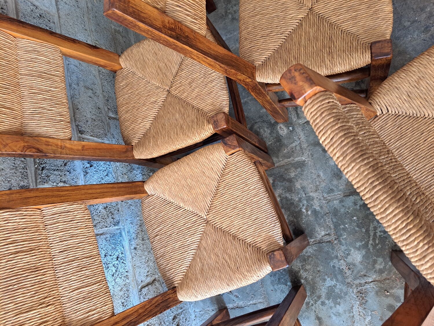 6 chaises en noyer et paillées