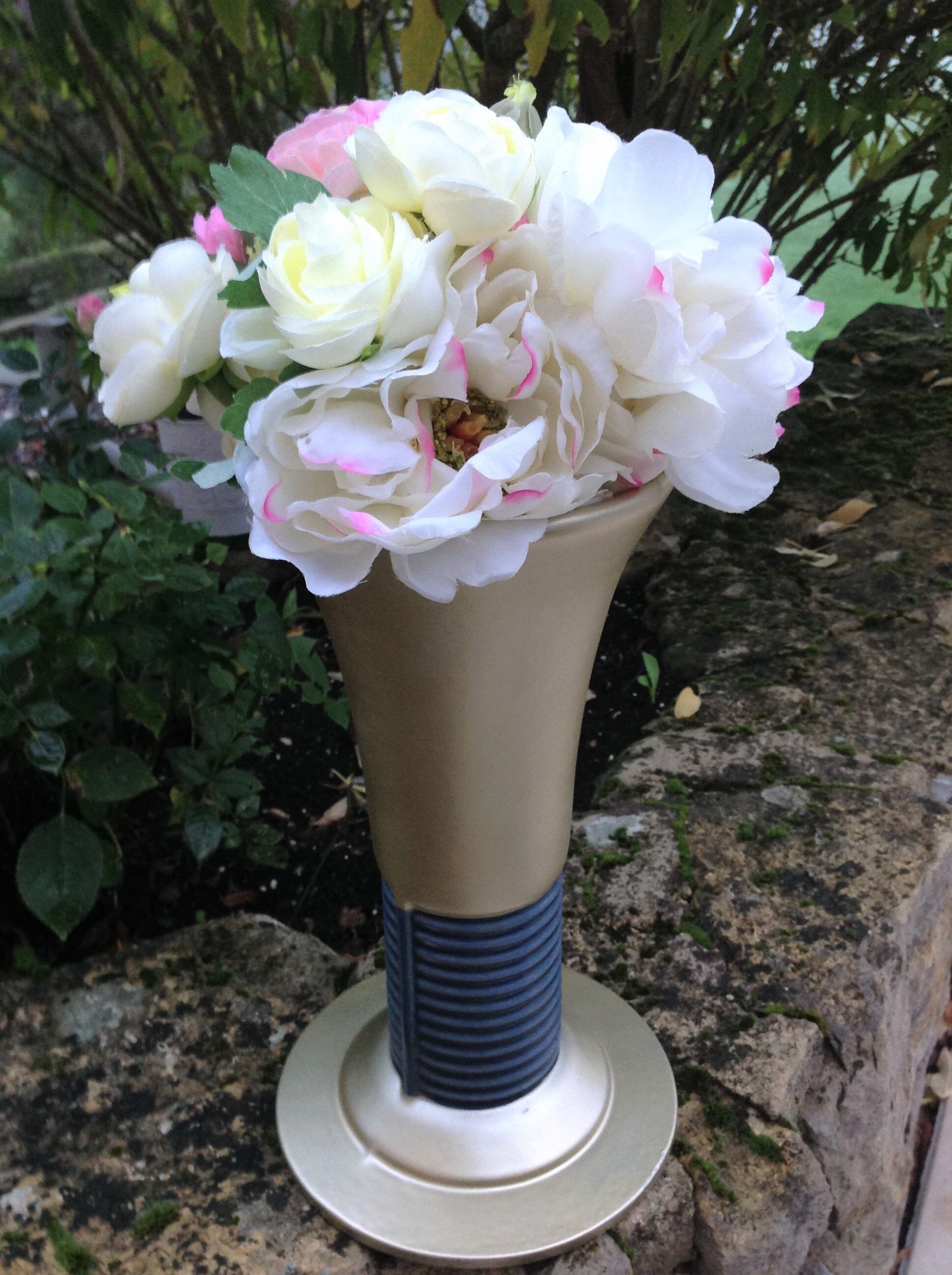 Blue and gold tulip vase in enamelled art deco style / 30s-40s