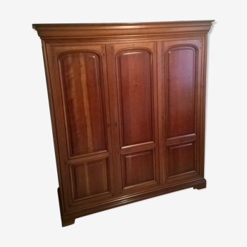 Armoire en merisier massif 3 portes style Louis Philippe