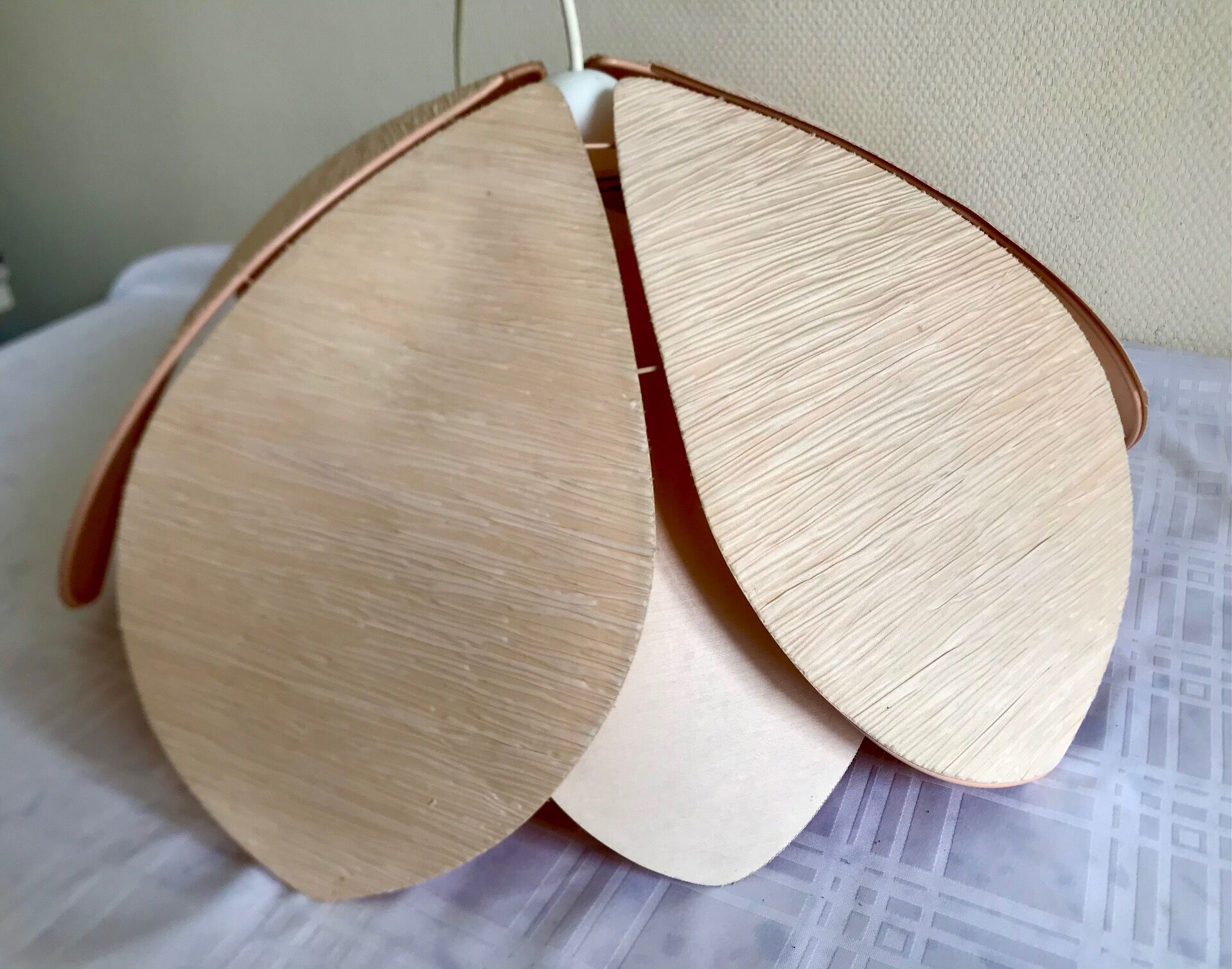 Suspension lotus flower petals