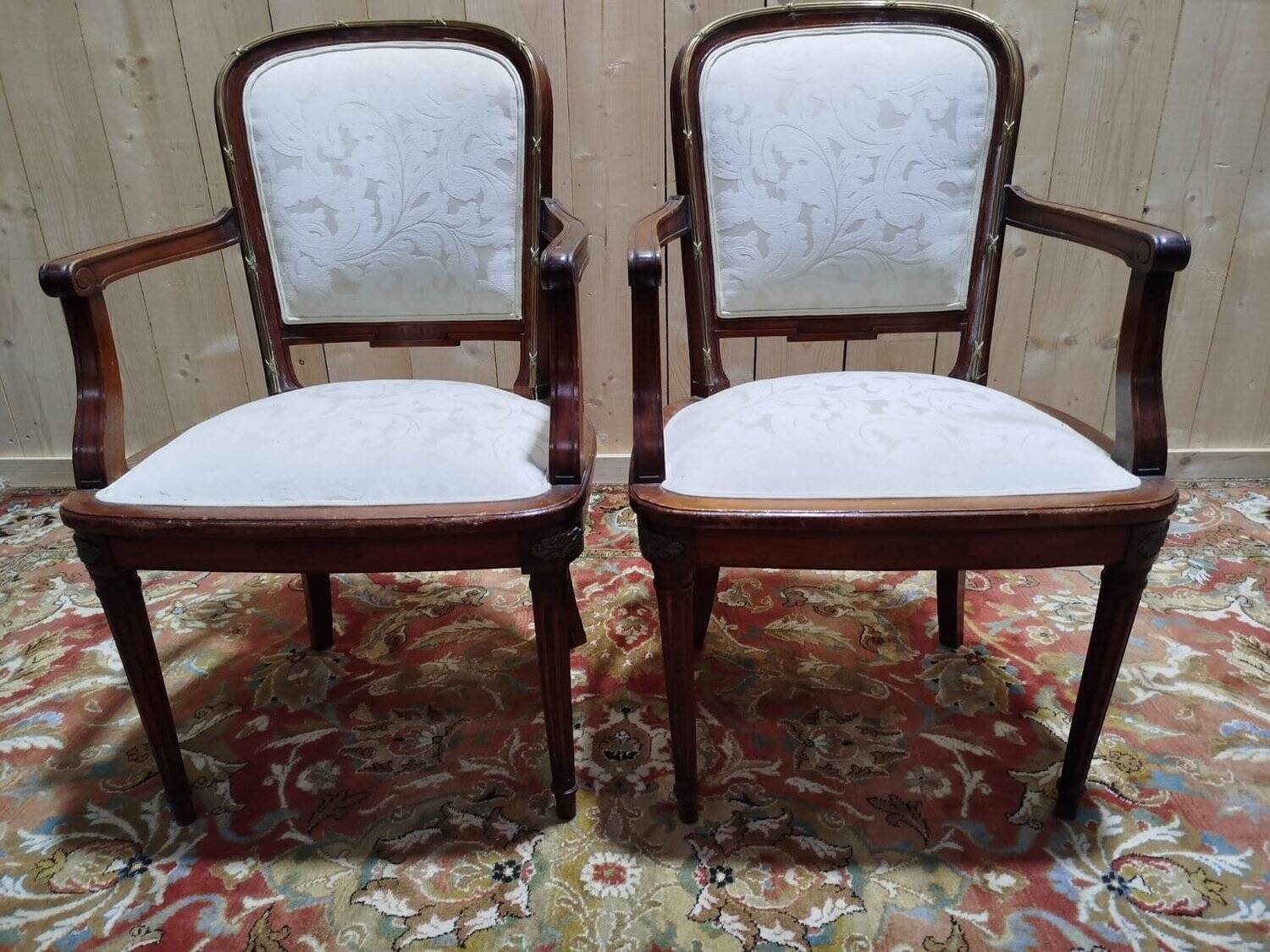 Suite de 8 chaises et paire de fauteuils Louis XVI