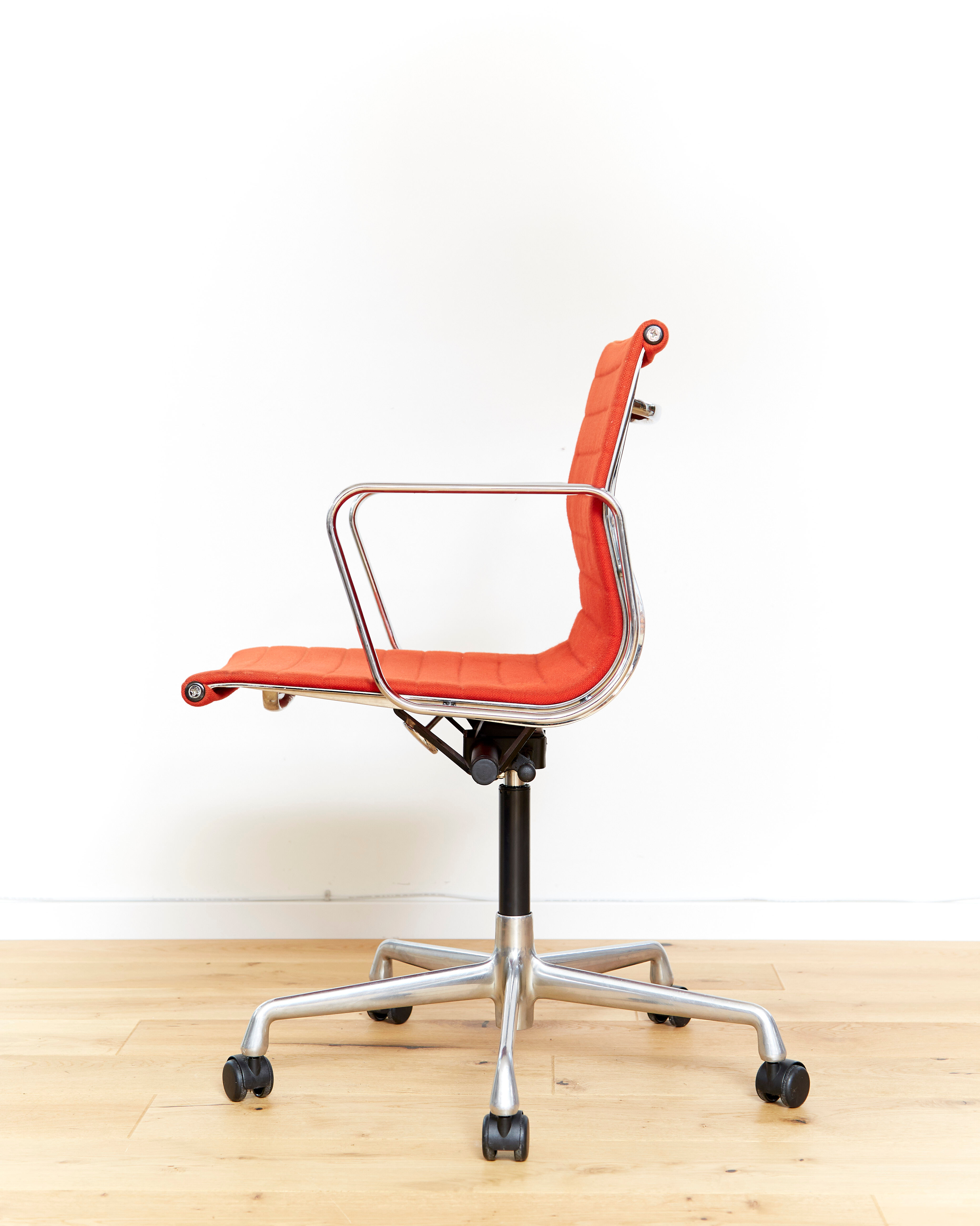 Charles & Ray Eames Bürostuhl office chair EA 117 for Vitra