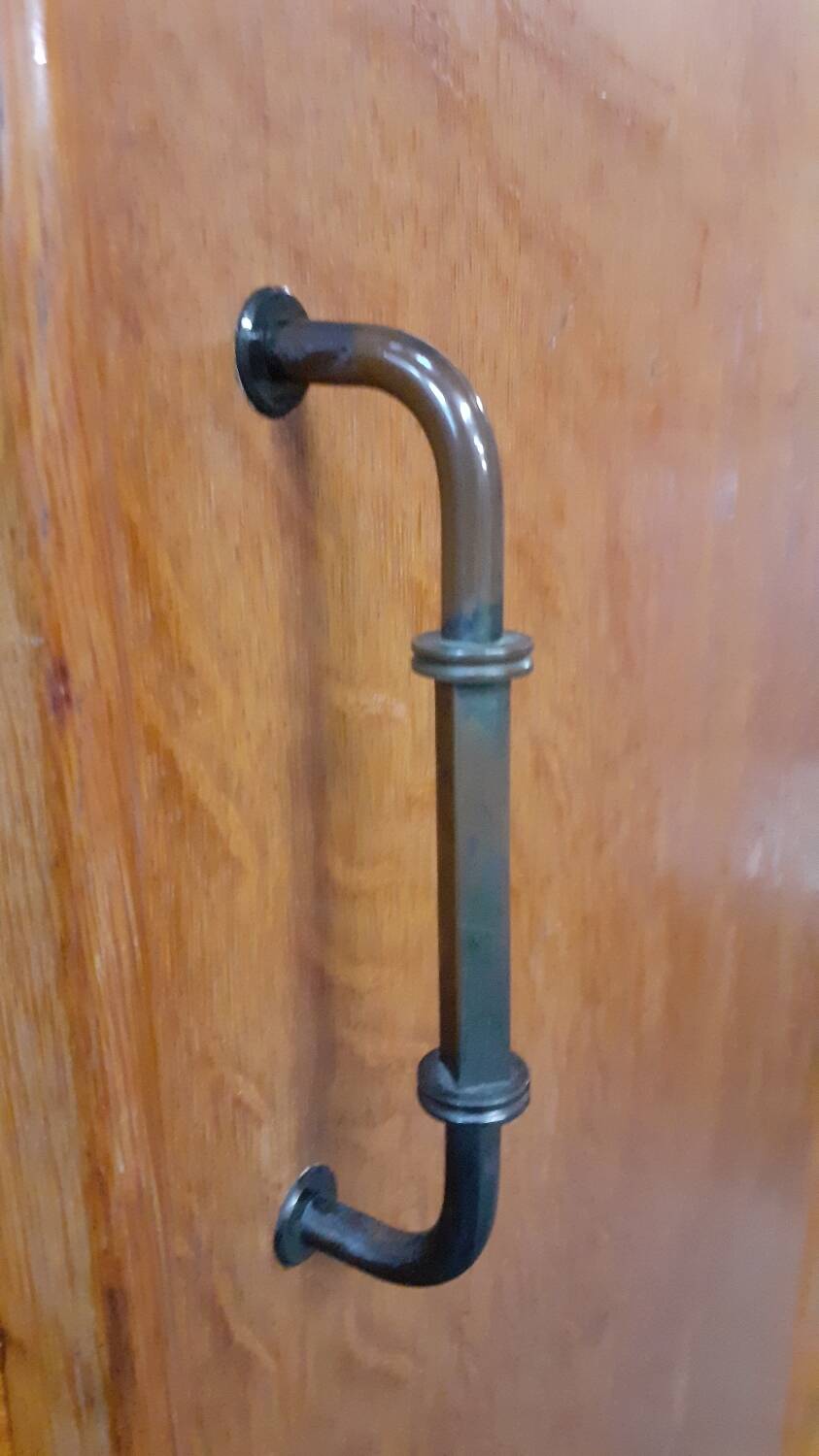 Compass feet cabinet