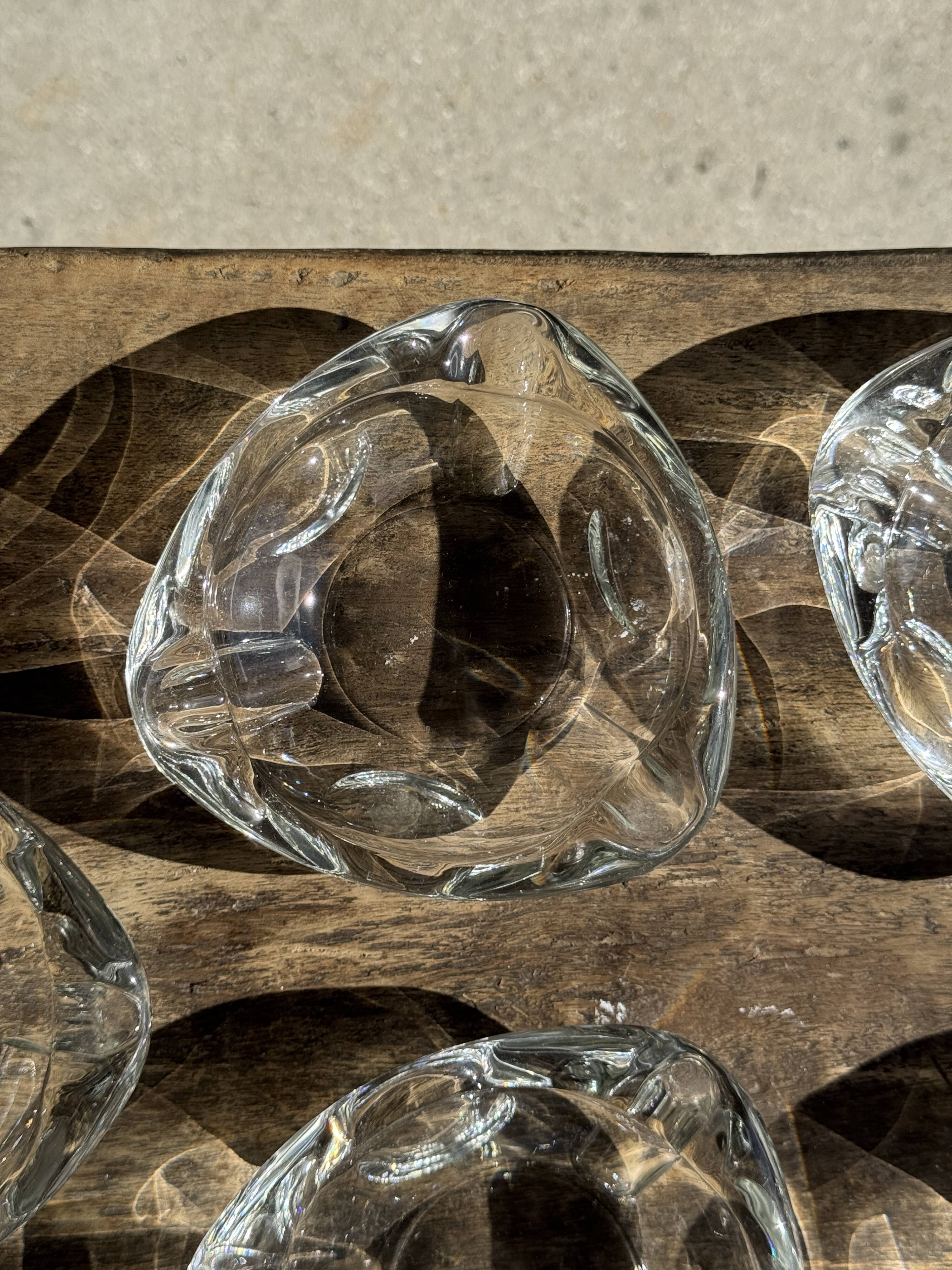 Set of 14 triangular glass ashtrays D13