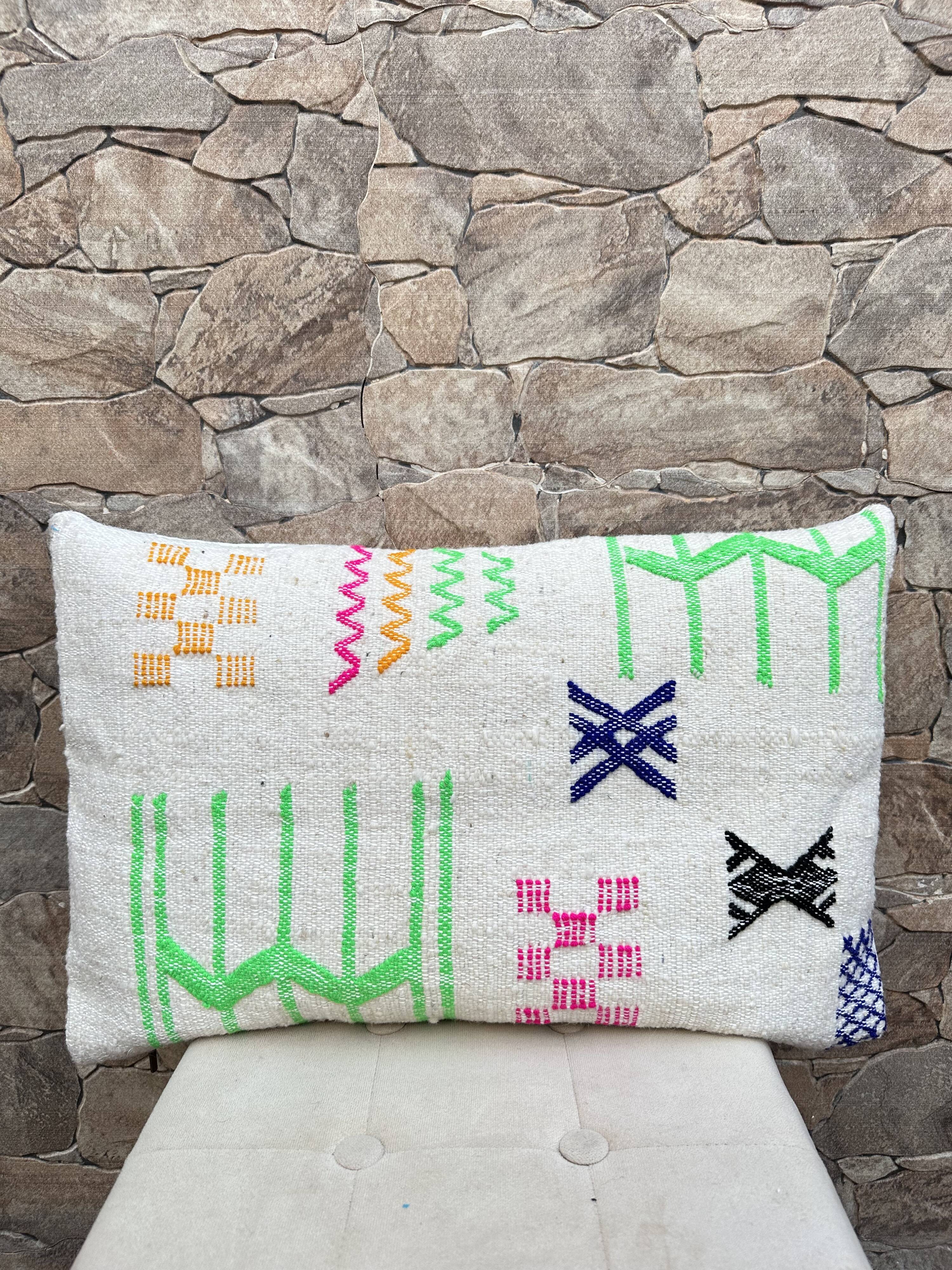 Handmade cushion cover in Berber wool Moroccan Kilim cushion 60x40