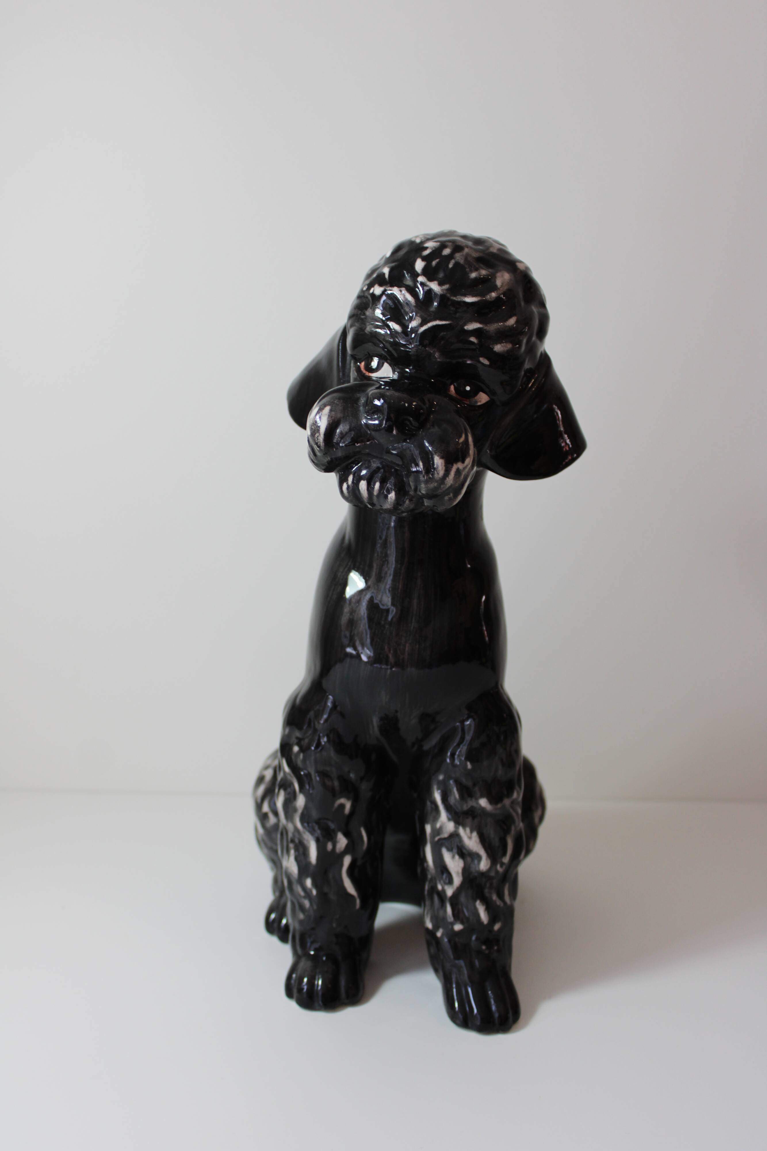 Grande sculpture de caniche noir kitsch vintage