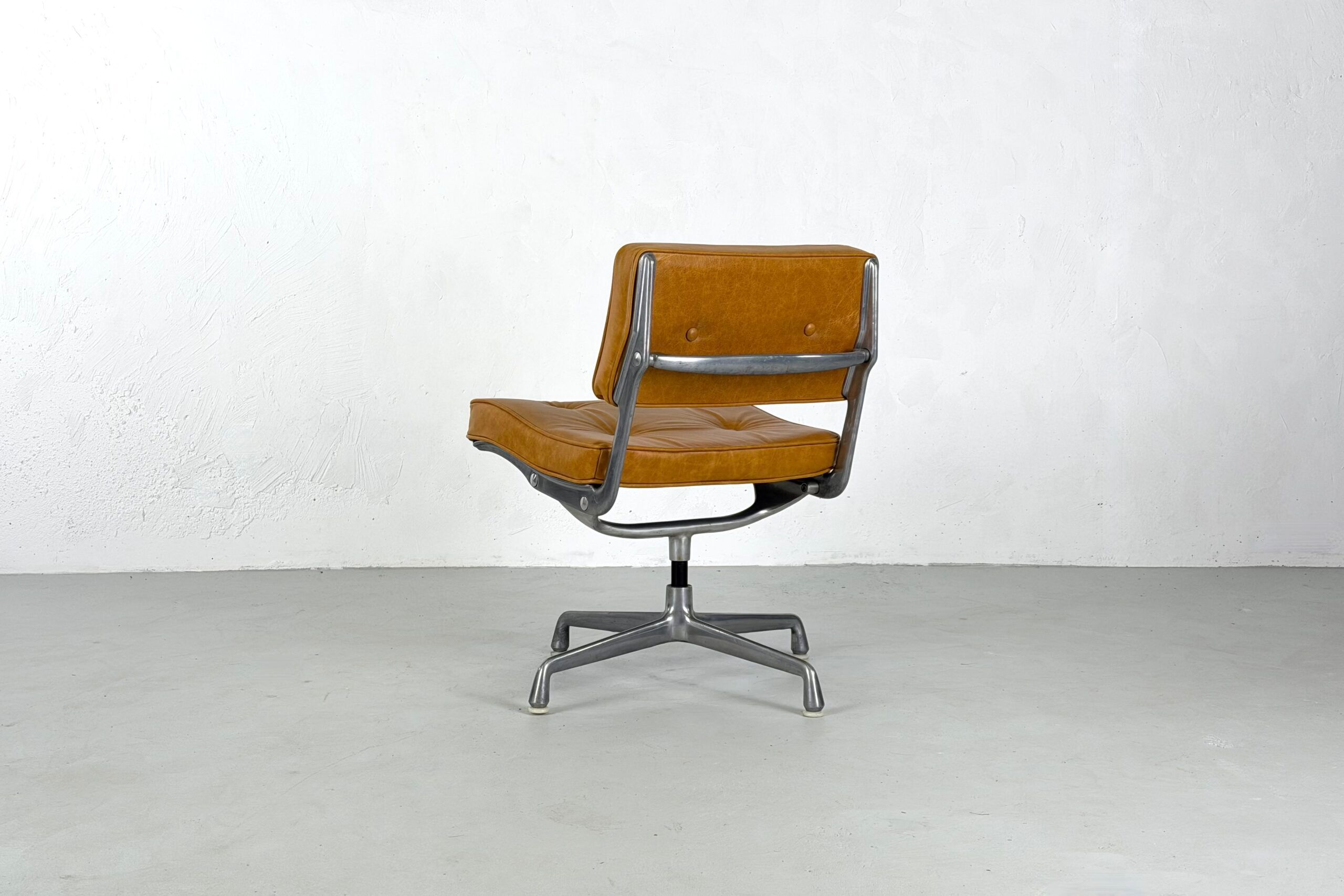 ES101 office chair / Intermediate by Charles & Ray Eames for Herman Miller – 1968