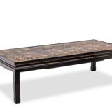 Lacquer coffee table decorated with floral motifs. Circa 1900.