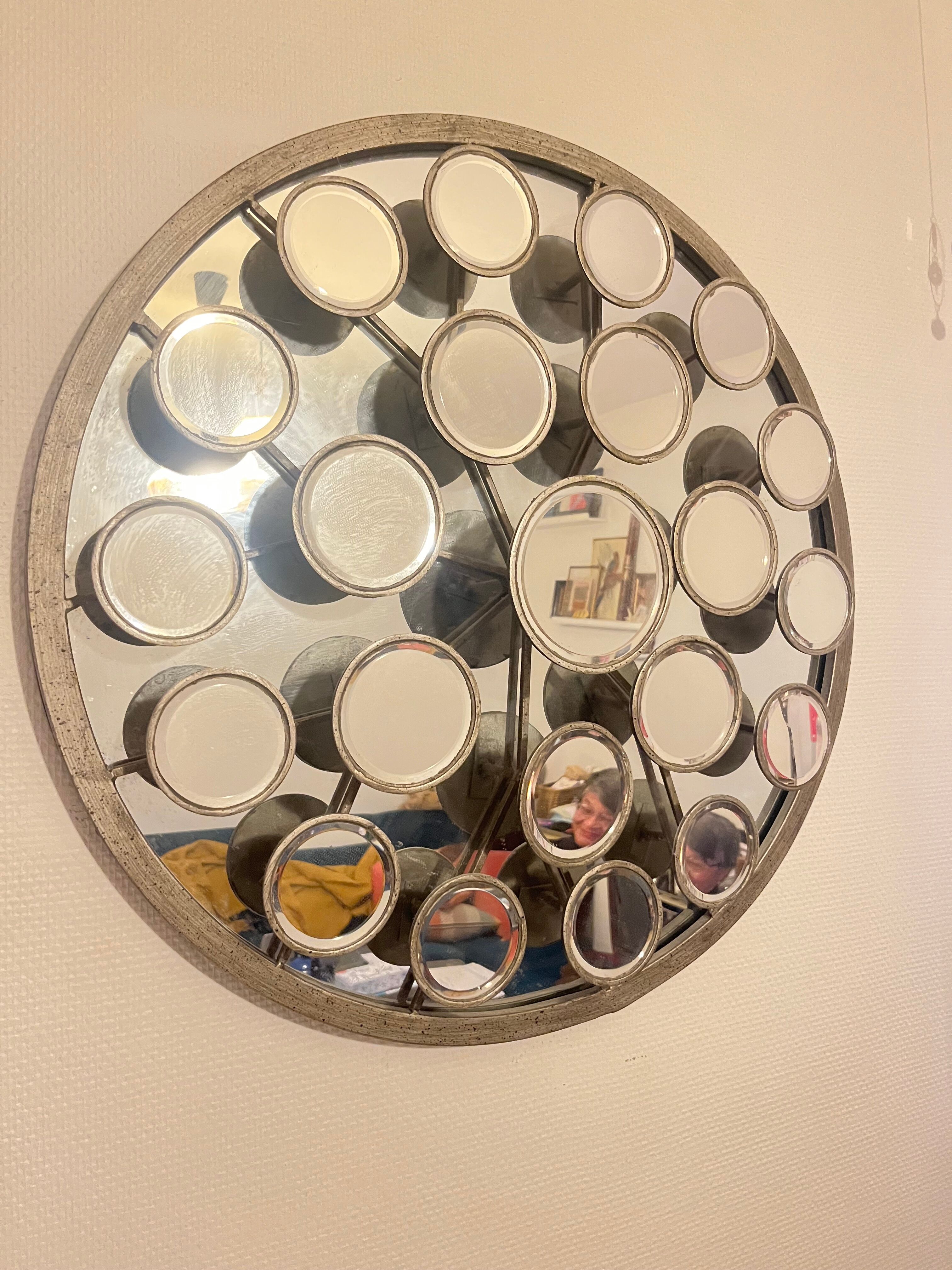 Mirror with round facets design