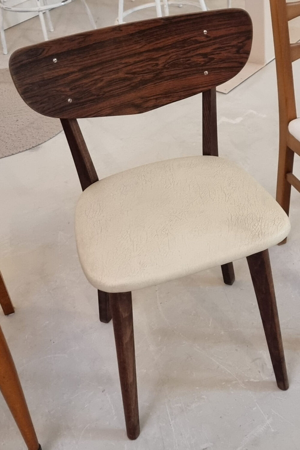 Chaises du milieu du siècle