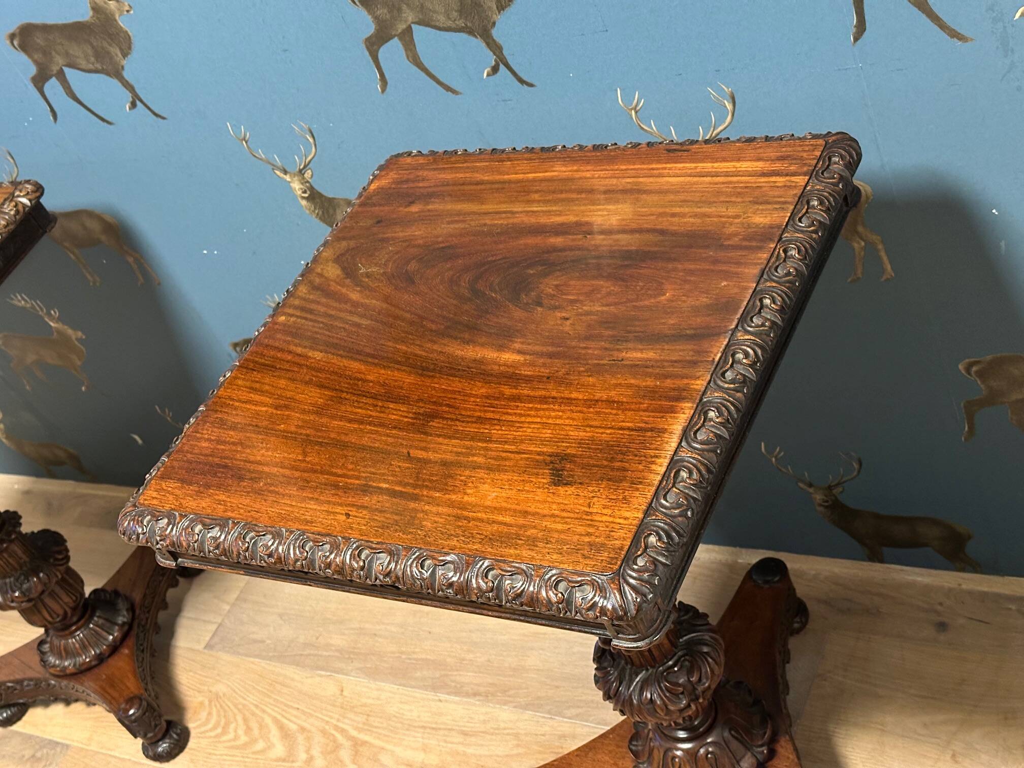ensemble de 2 tables à plateau basculant anglo-indiennes
