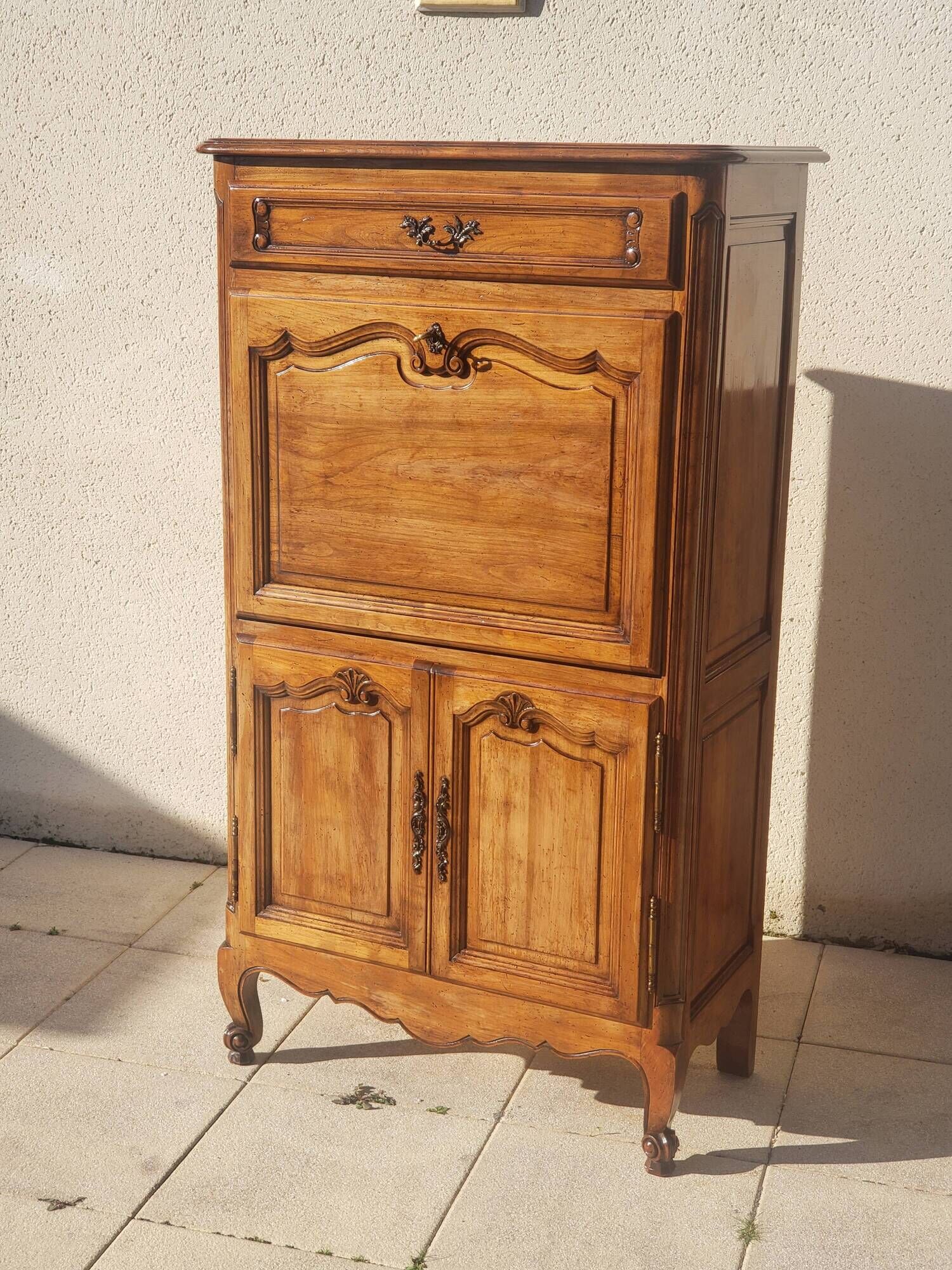 Secrétaire ancien scriban vintage en bois de noyer style Louis XV