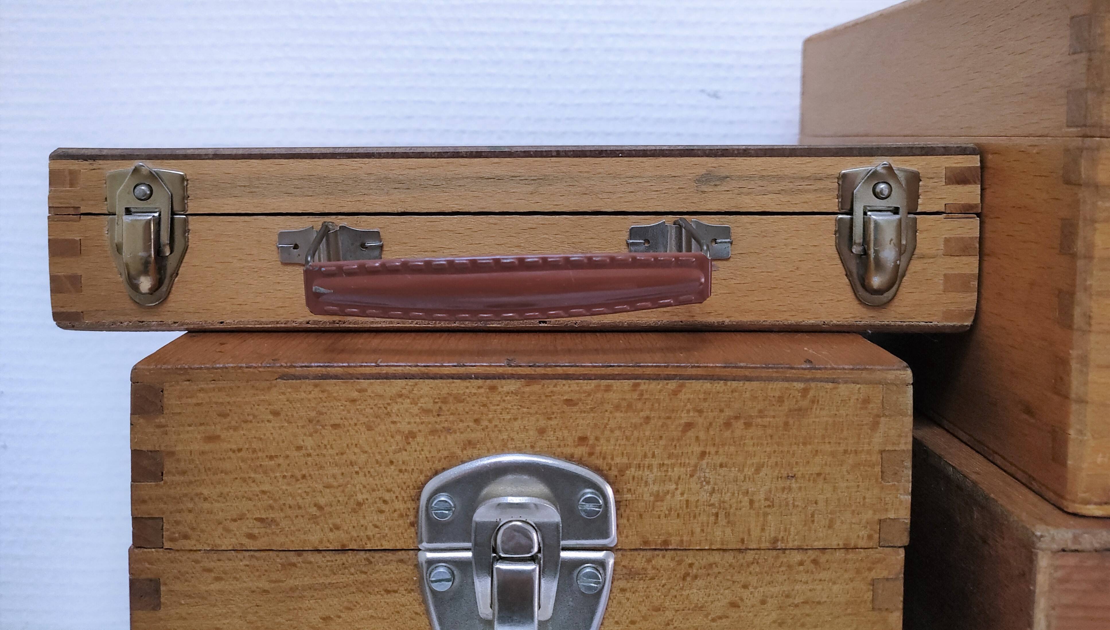 Cinq boîtes bois vintage