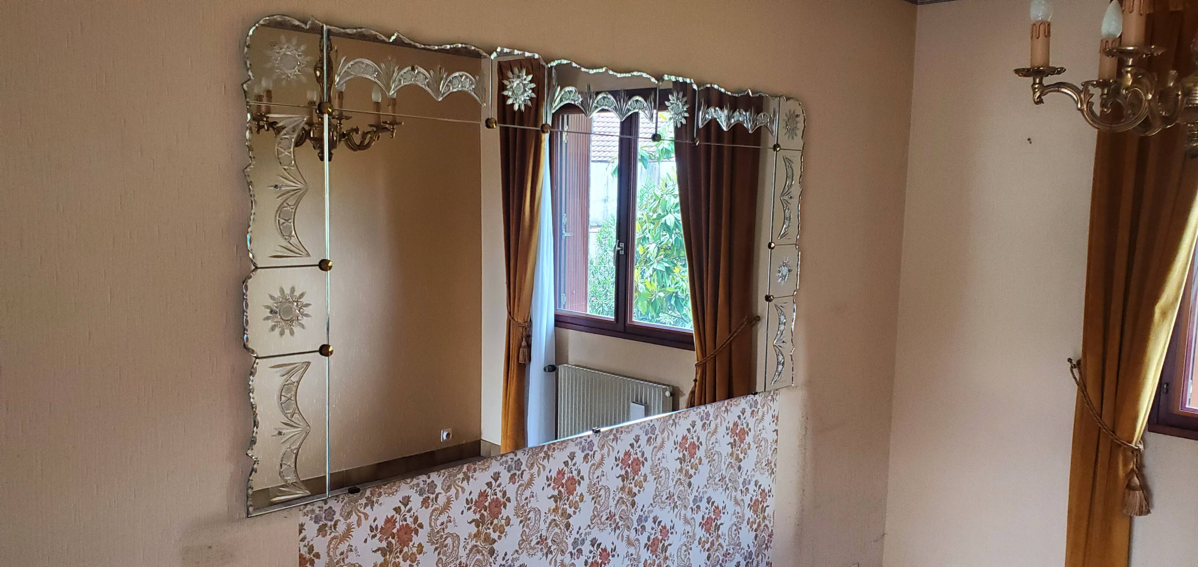 Beautiful and large engraved wall mirror from the 1960s/70s
