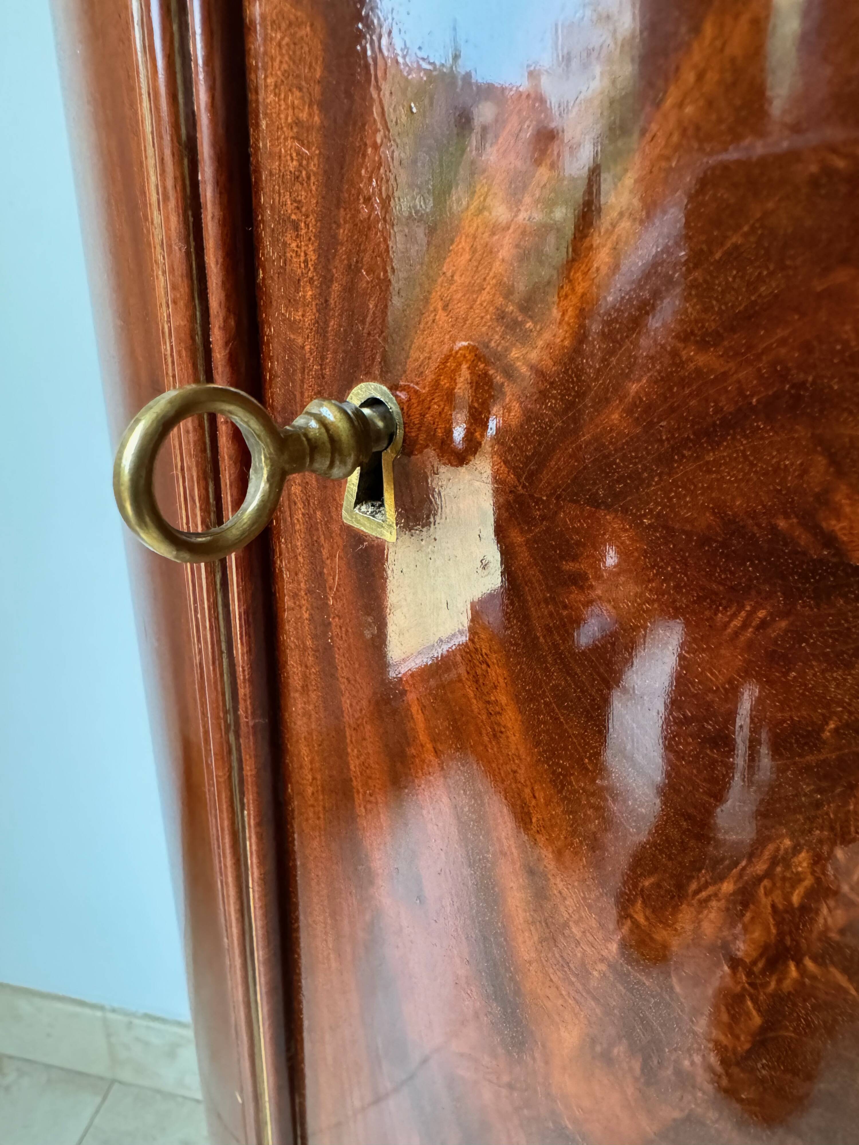 Somno Colonne Cabinet Cylindrique, en acajou flammé, Copenhague 1830-1840