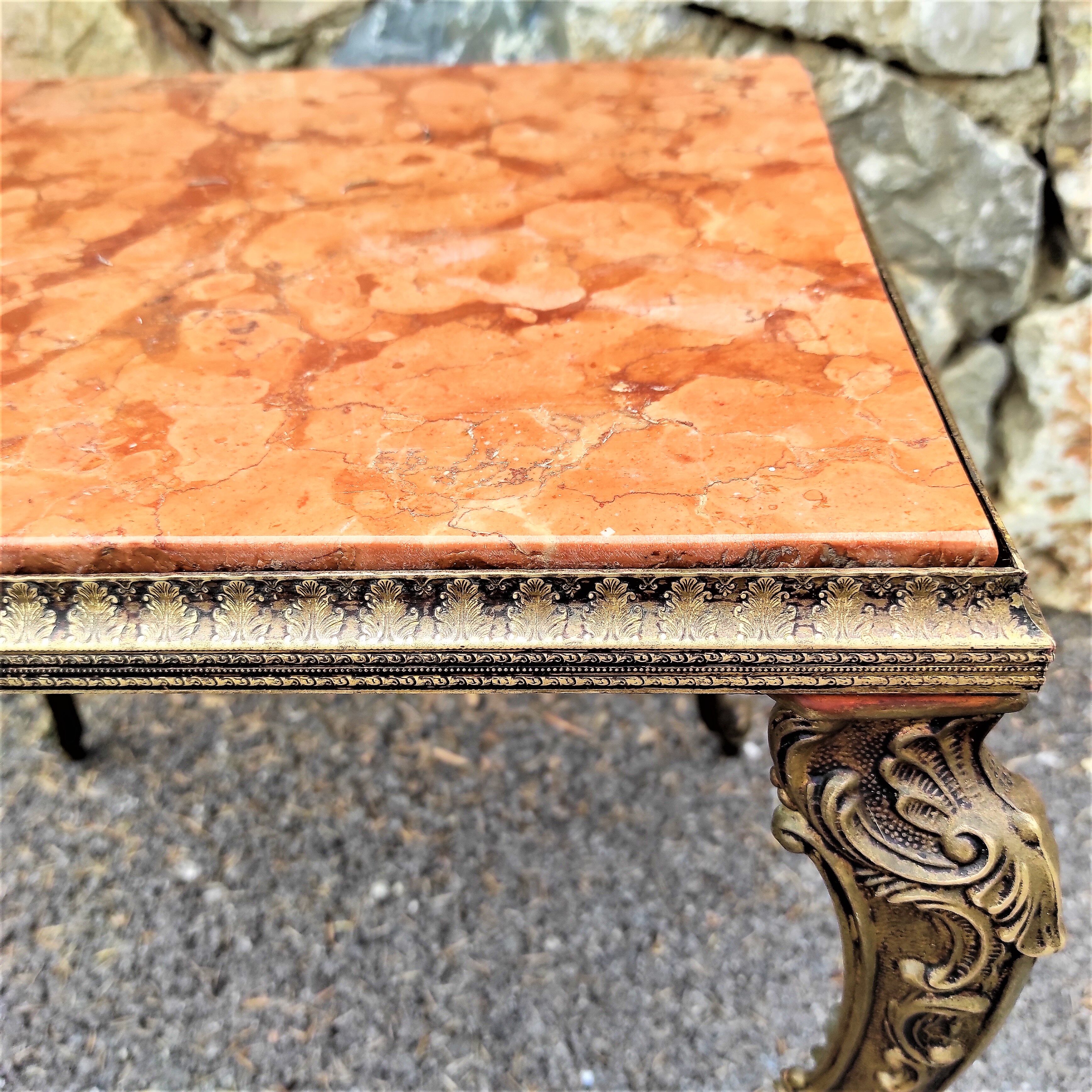 Coffee table with curved legs and pink marble top
