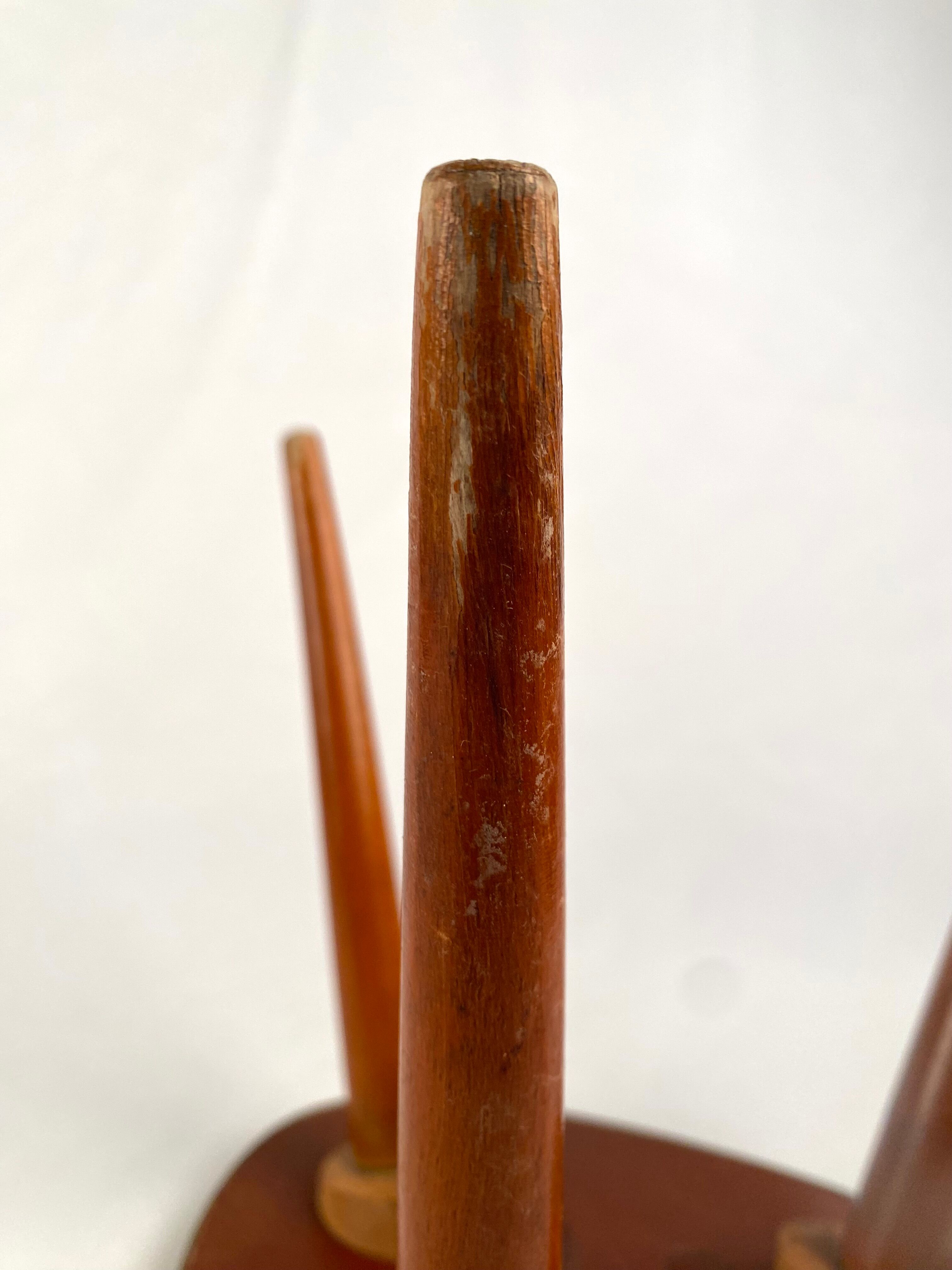 Formica tripod plant holder