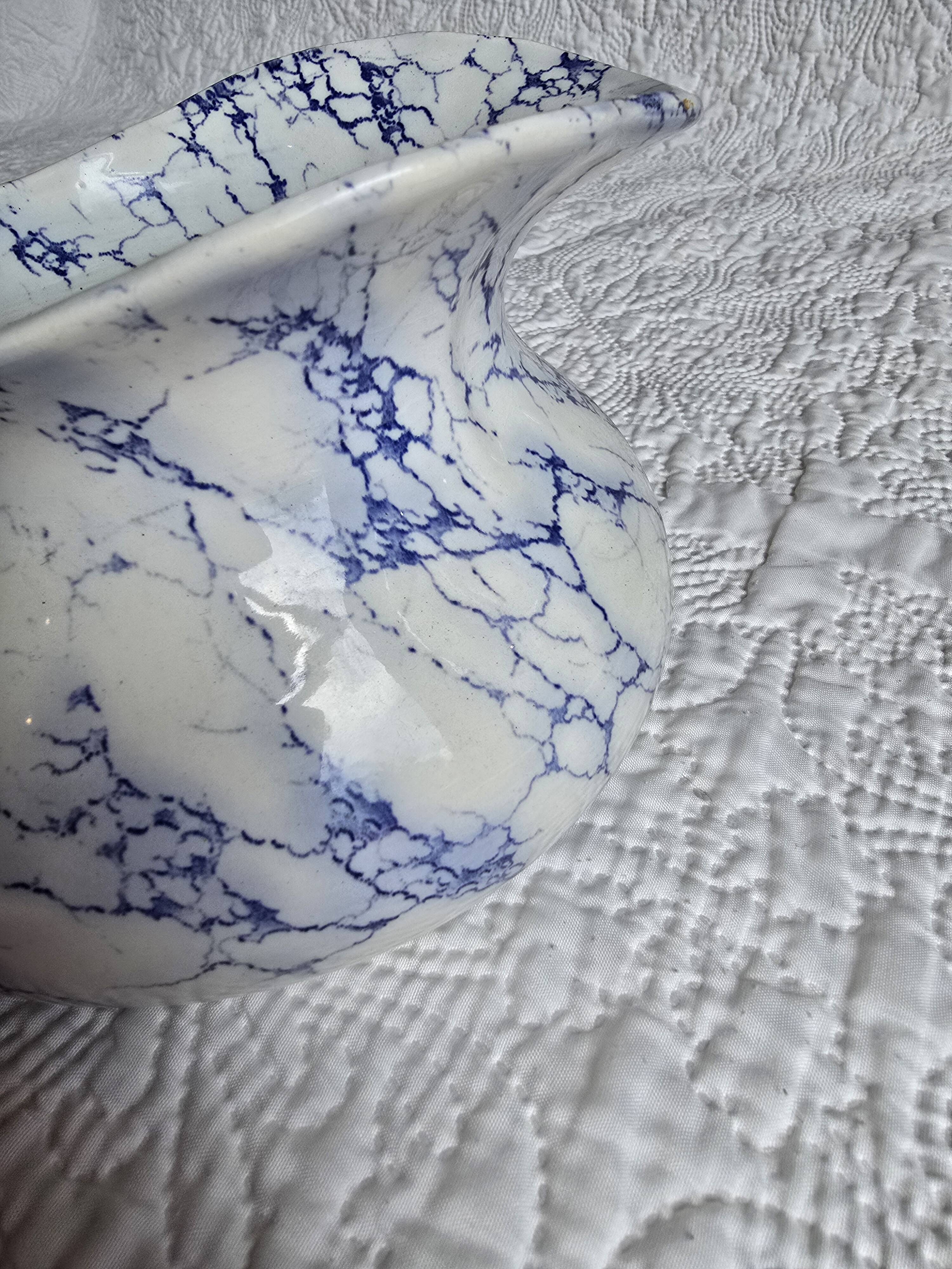 Pot à lait en porcelaine de Limoges décor bleu marbré