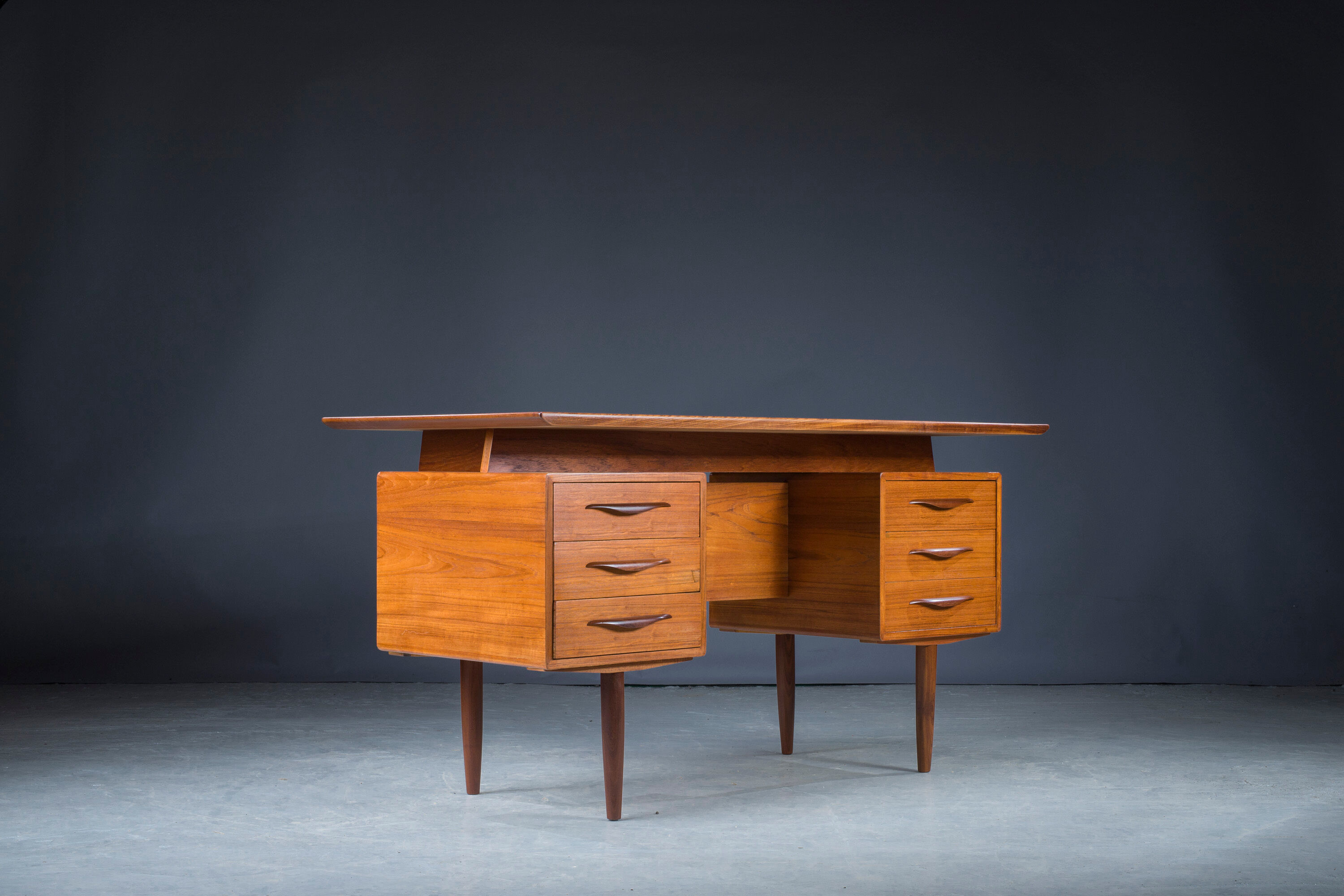 Mid-Century Danish Desk in Teak, 1970s