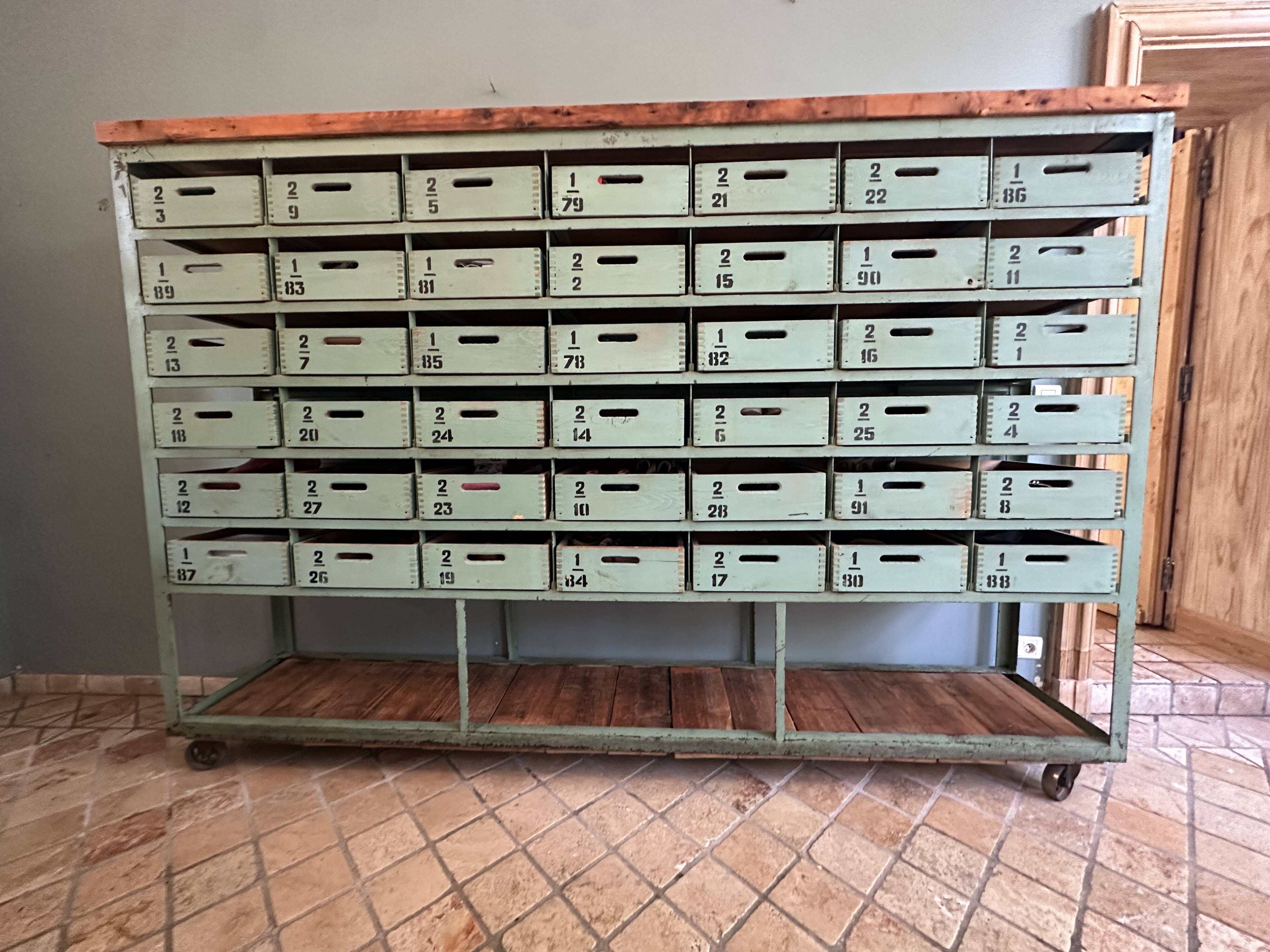 Meuble de métier industriel bois et métal