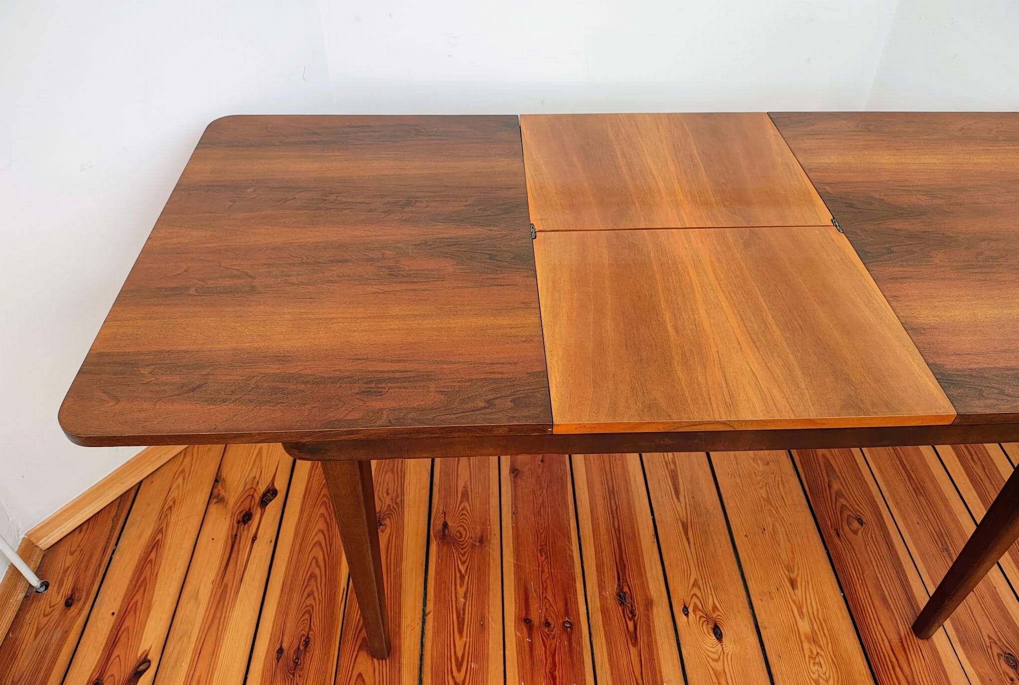 Table extensible tchécoslovaque par Jindřich Halabala pour UP Závody, 1950