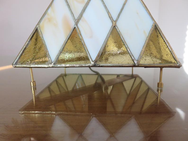 "Pyramid" lamp in mother-of-pearl, glass and brass 70s