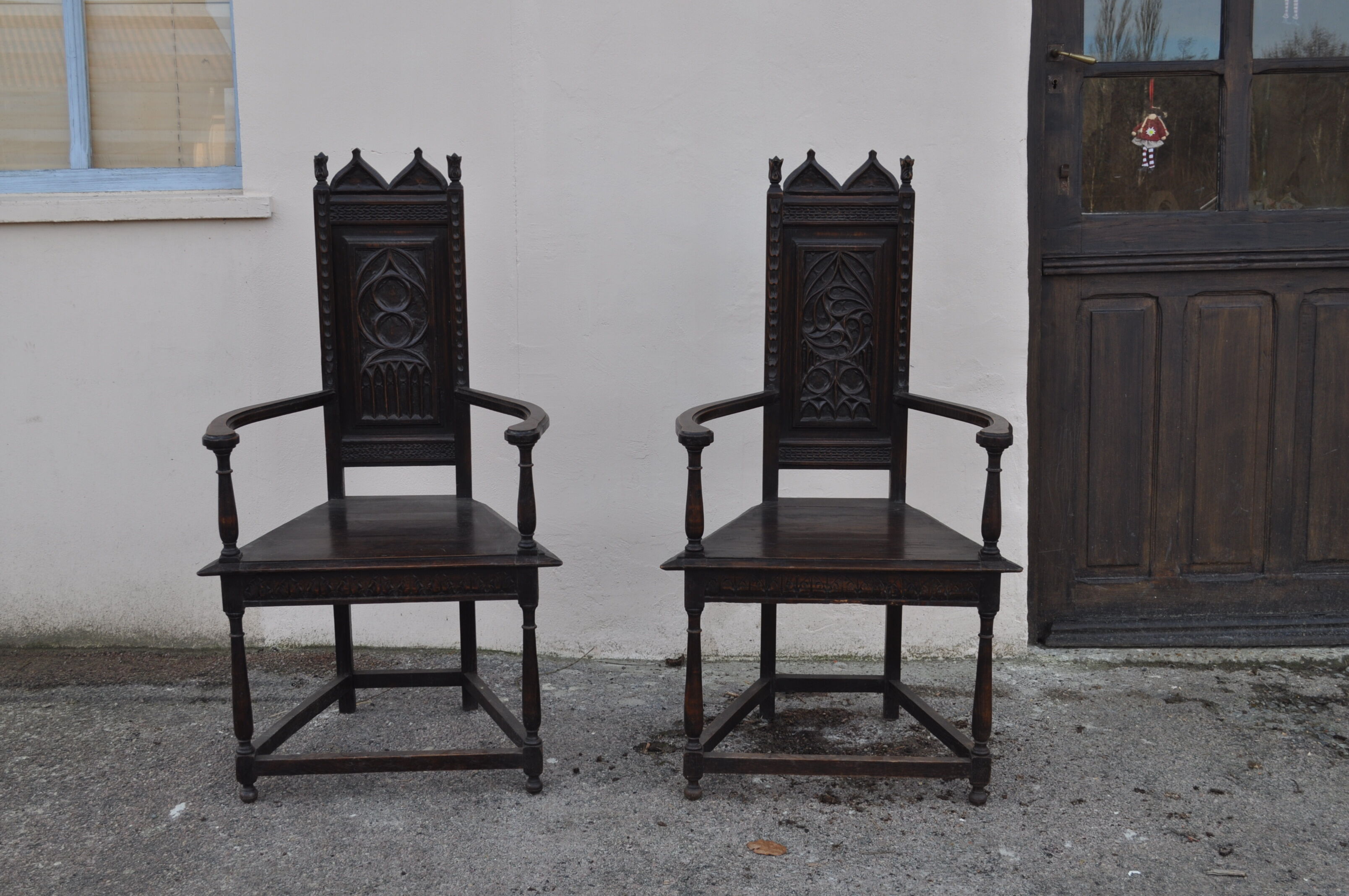 Pair of Renaissance armchairs